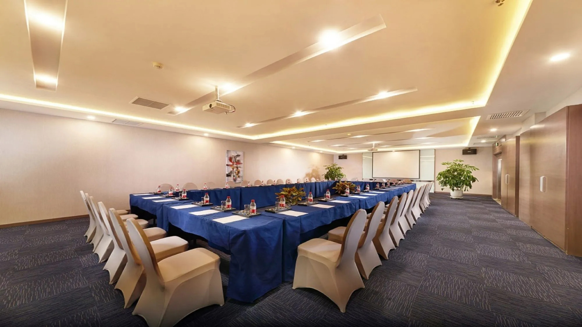 Holiday Inn Express Shenyang North Station by IHG