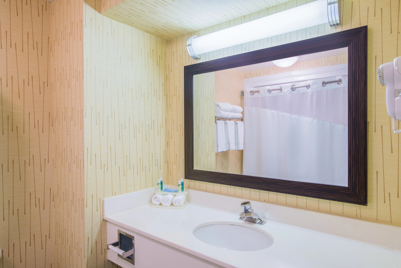 Holiday Inn Express Hotel & Suites Brattleboro by IHG