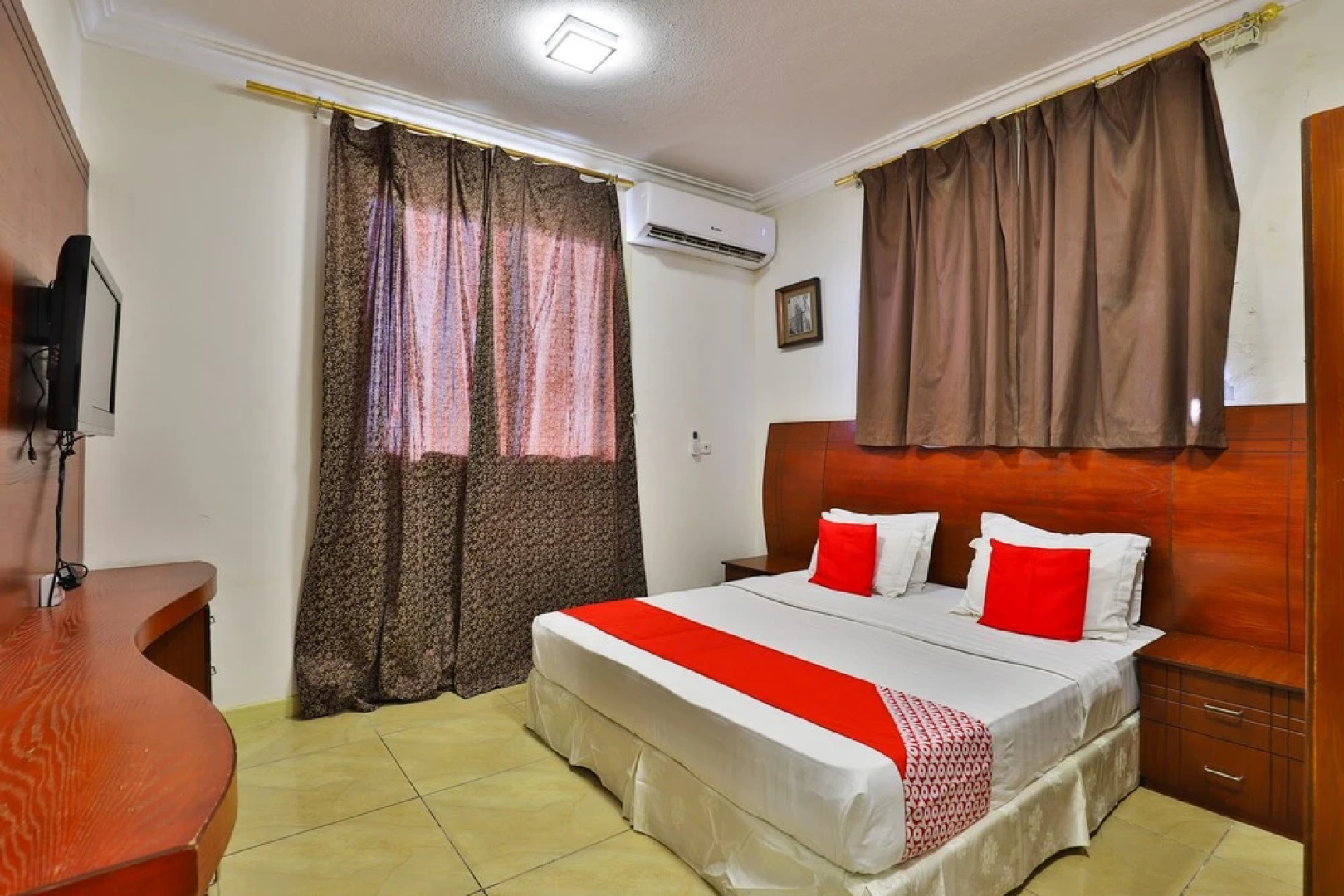 OYO 227 The New Address Hotel