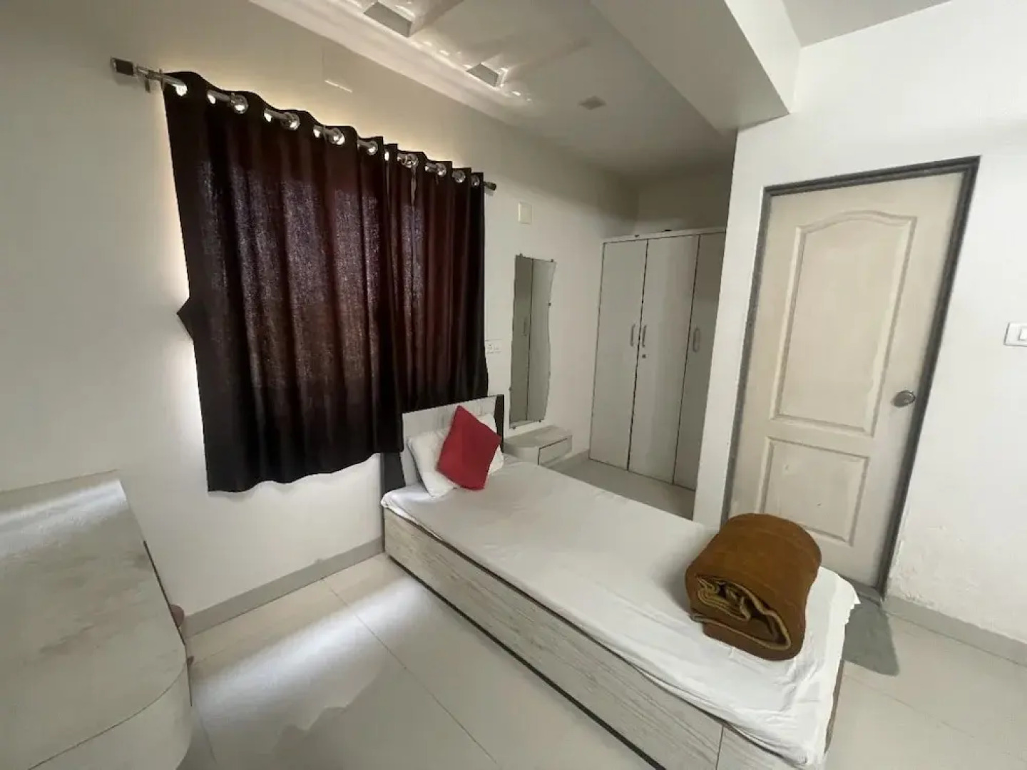 Goroomgo Narayan Executive Gujrat