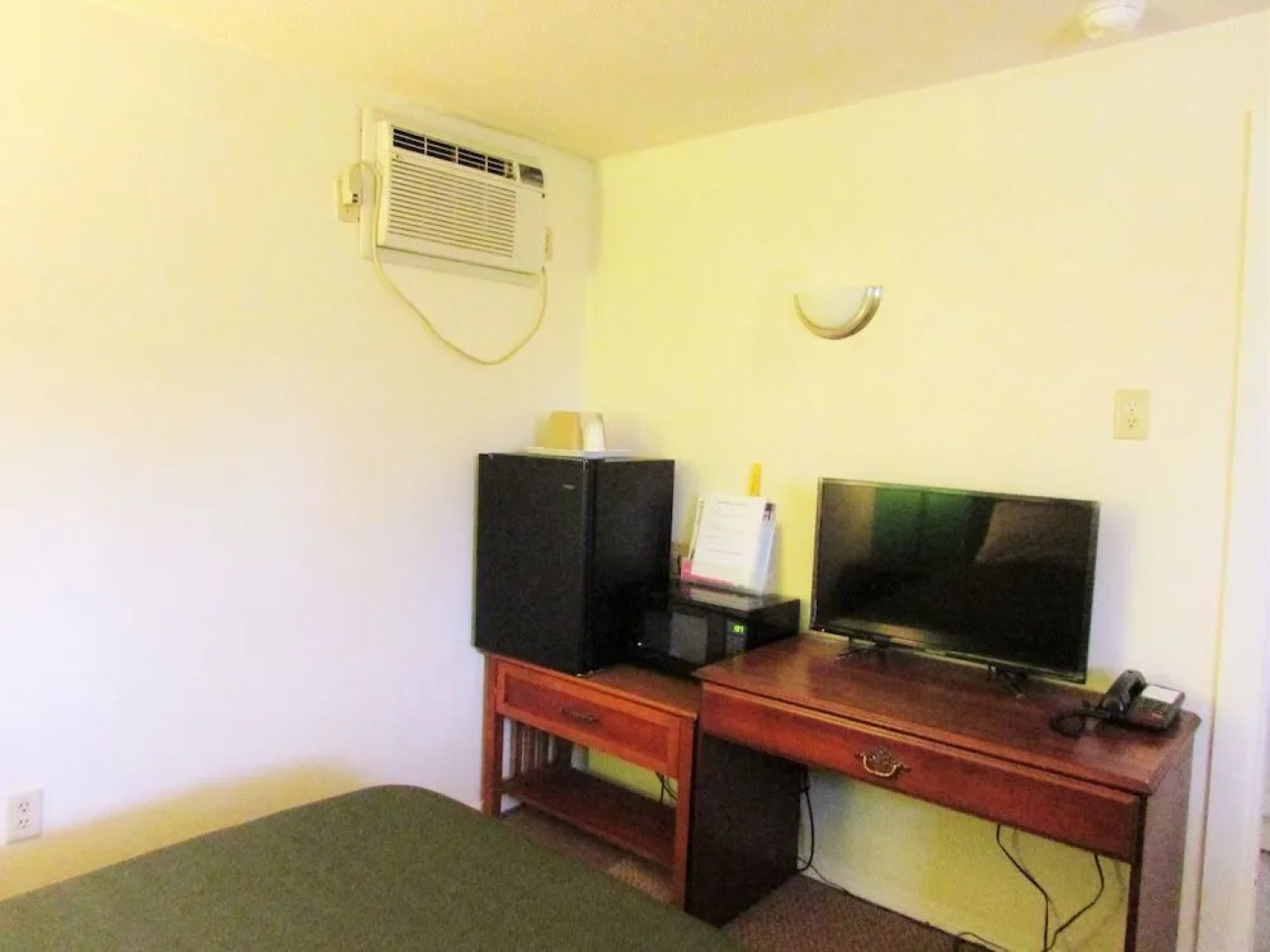 Traveler's Inn Motel