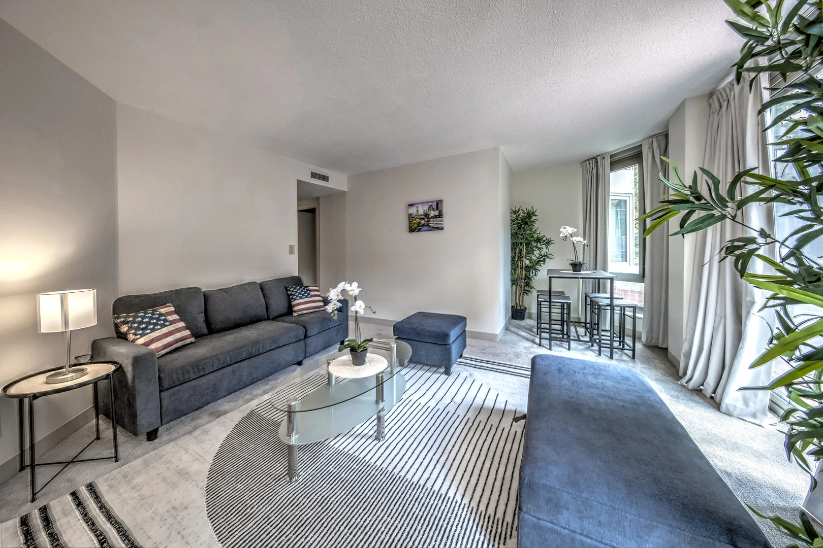 Upscale Apt with Private Work From Anywhere Office