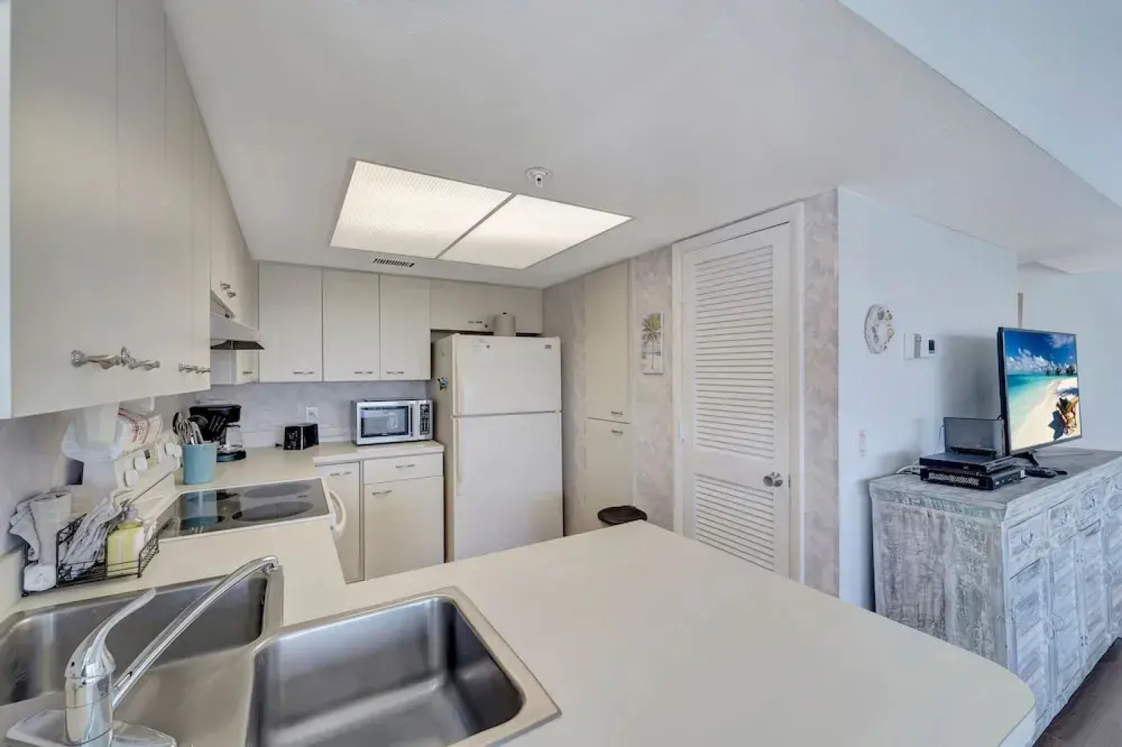 Beach One Bedroom Villa by Redawning