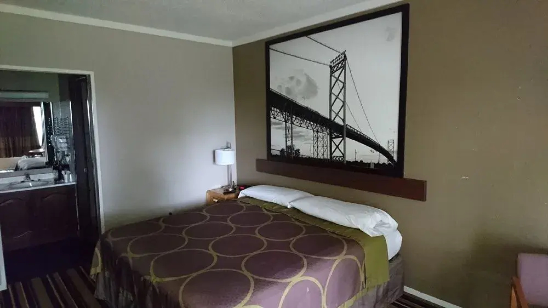 Super 8 Flint/Burton Area