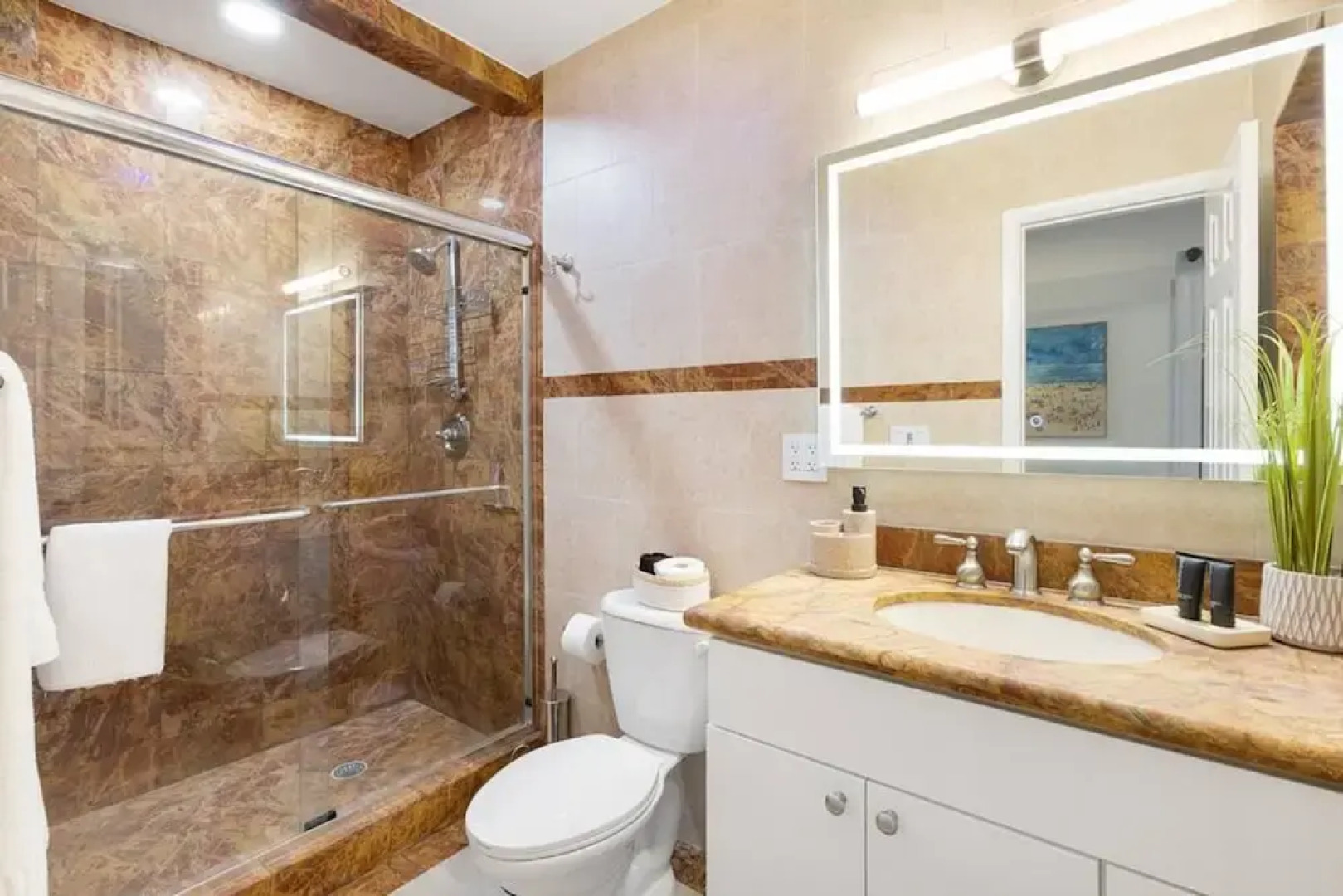 Walking Distance to the Beach 3Br House With Pool