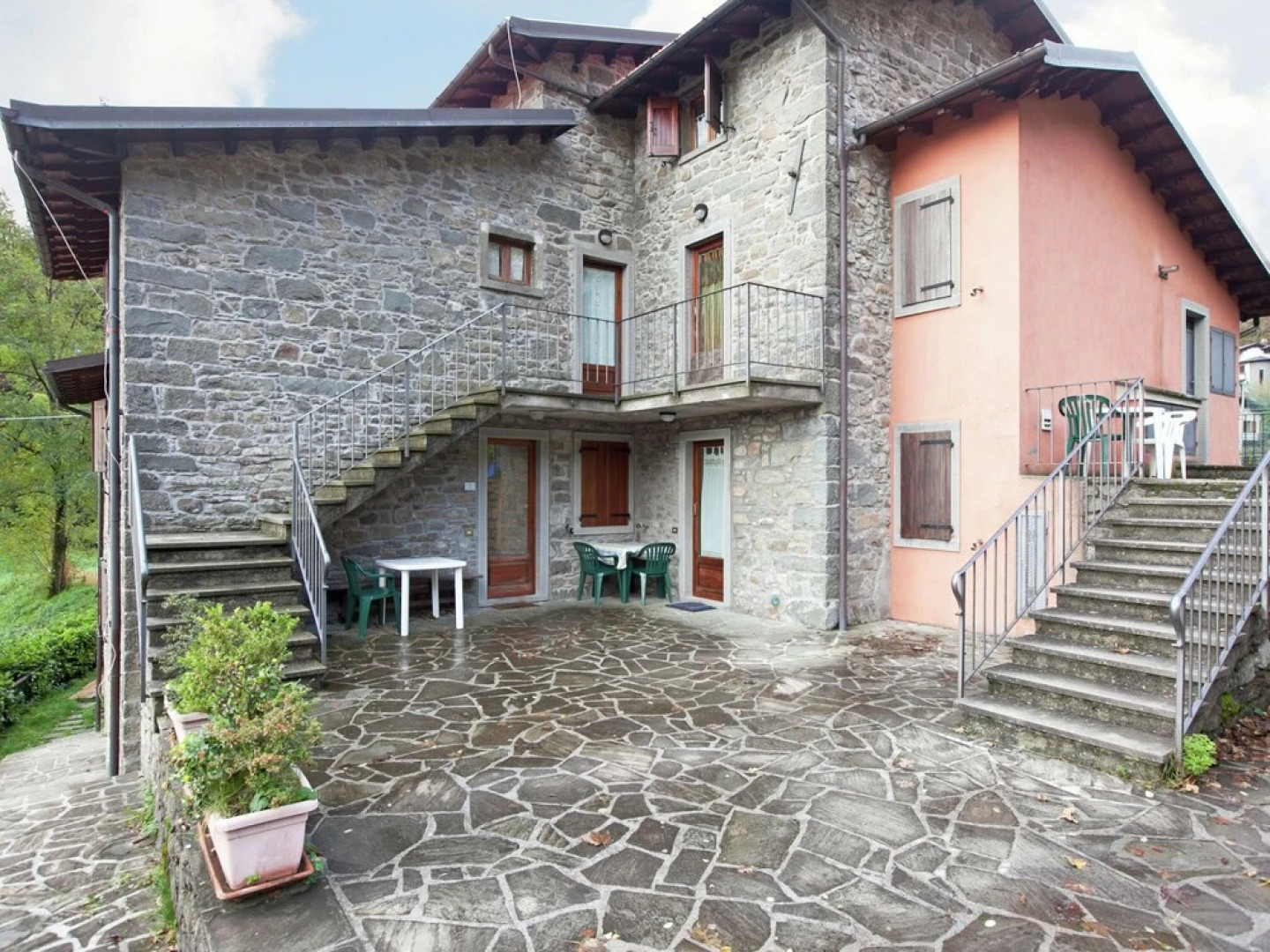 Refreshing Holiday Home With Pool, Garden, Tennis Court, BBQ