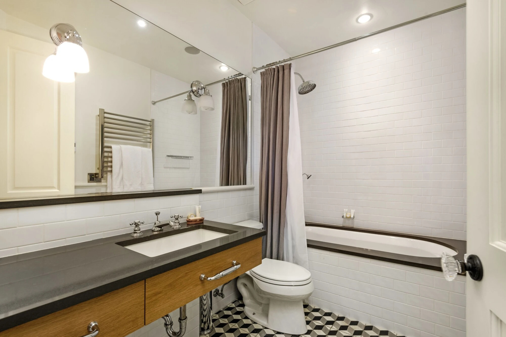 Independence Square Lodge by Frias