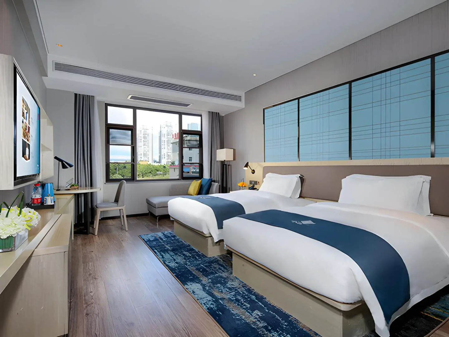 Echarm Hotel (Mile)