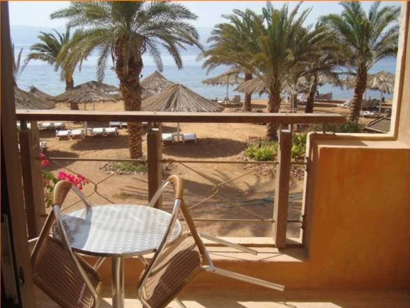 Coral Bay Hotel