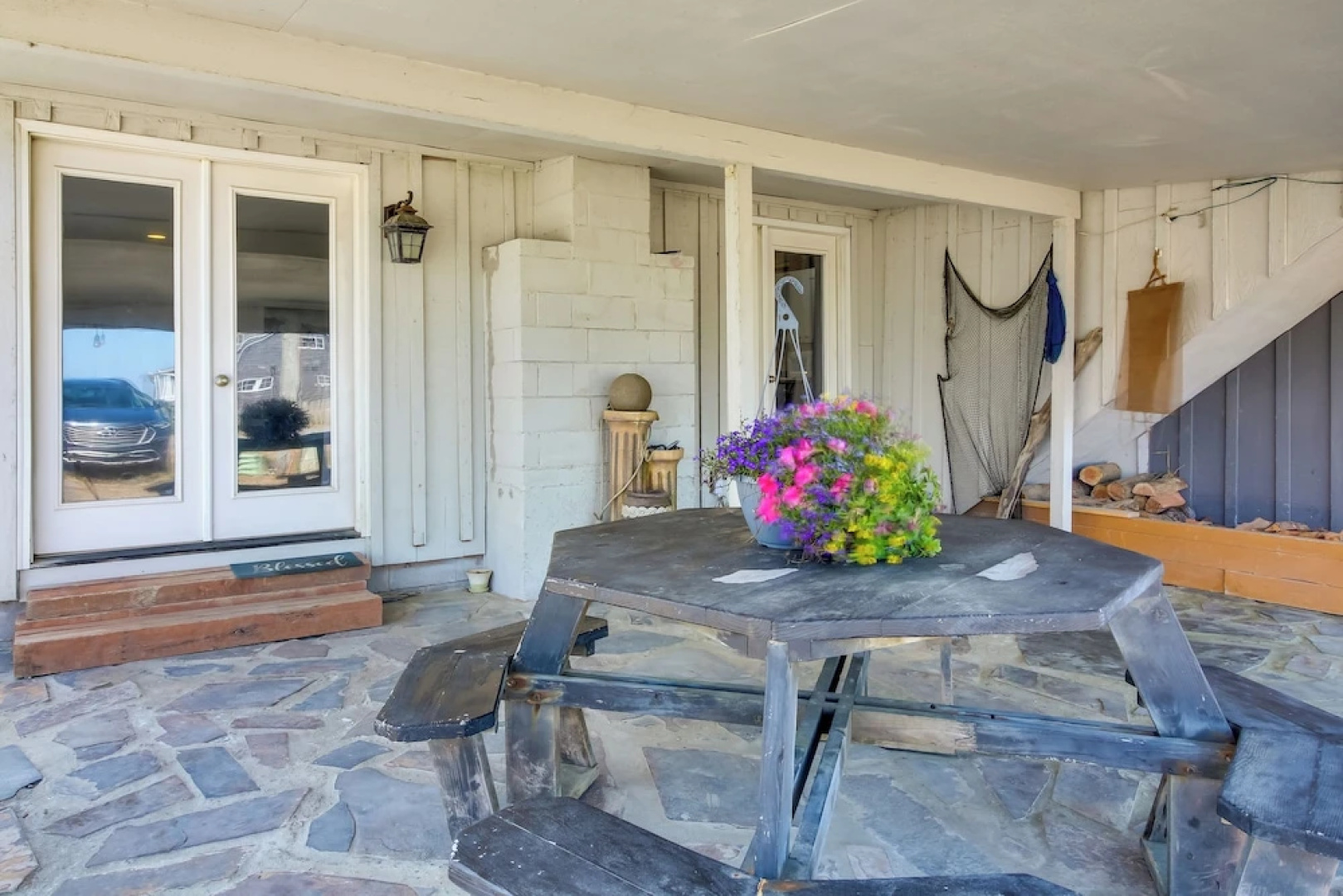 Bandon Home w/ Patio, Steps to South Jetty Park