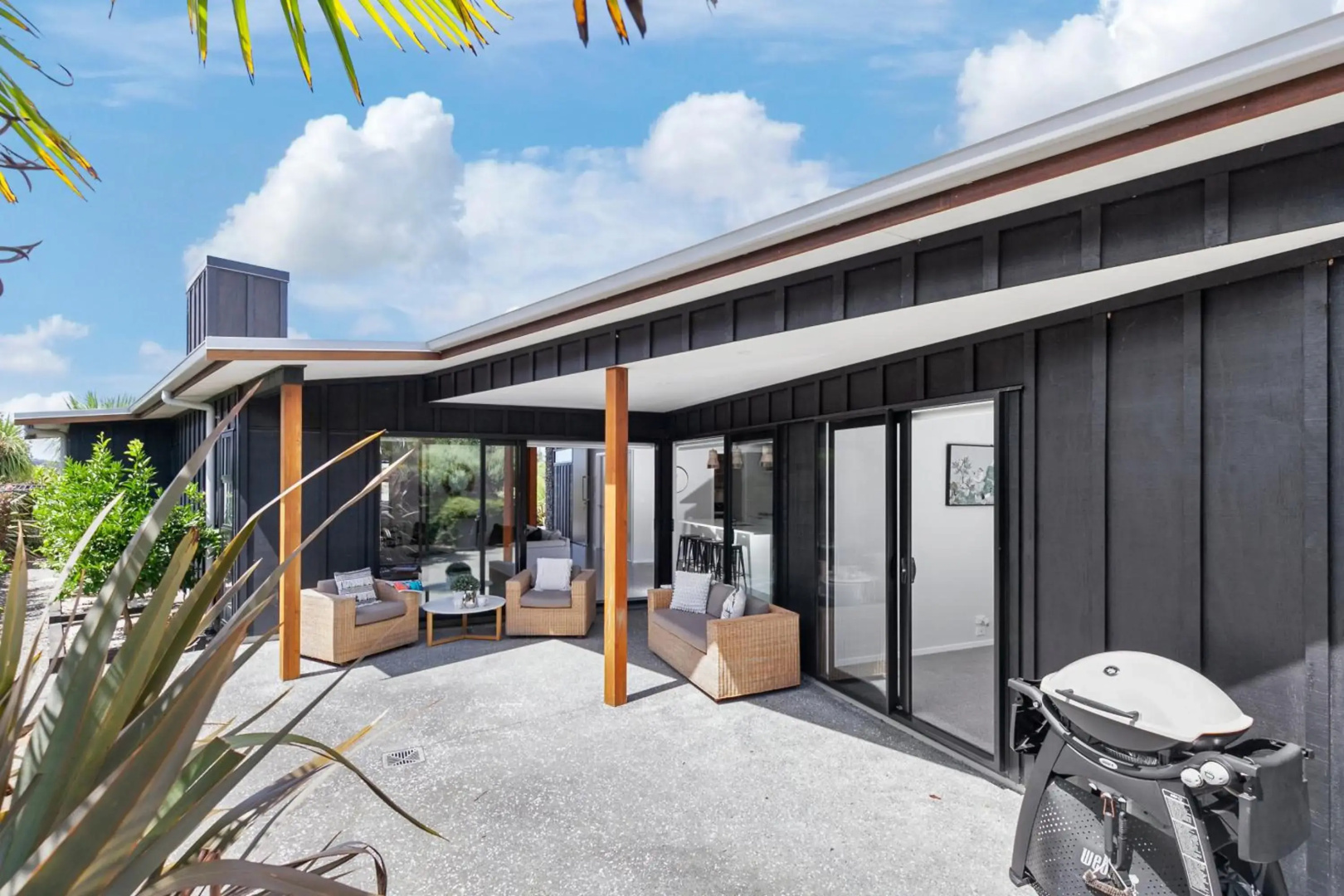 Stylish Villa Escape - Matakana Holiday Home