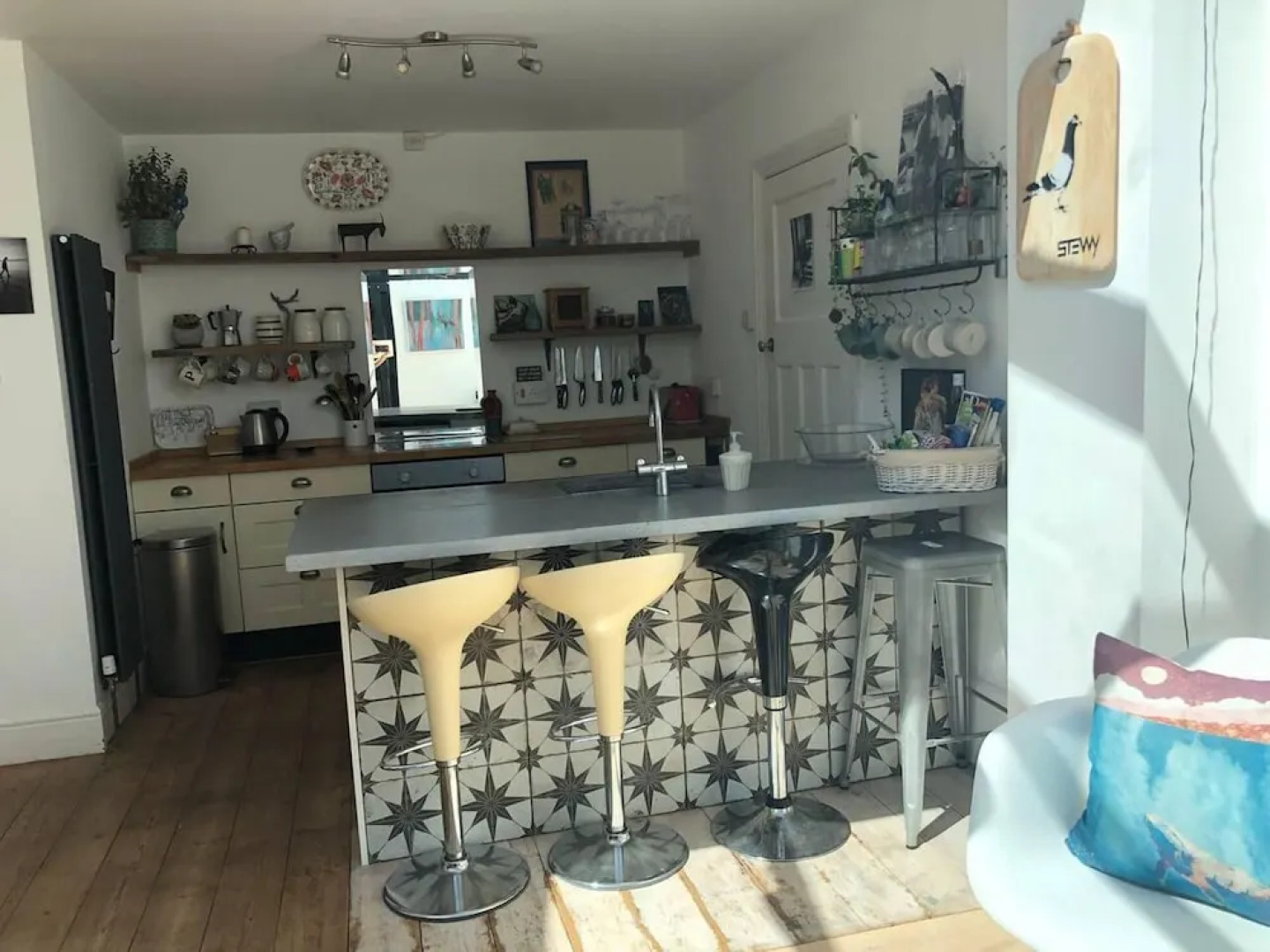 5 Bed House - Sleeps 15 - Pets - Garden - Parking