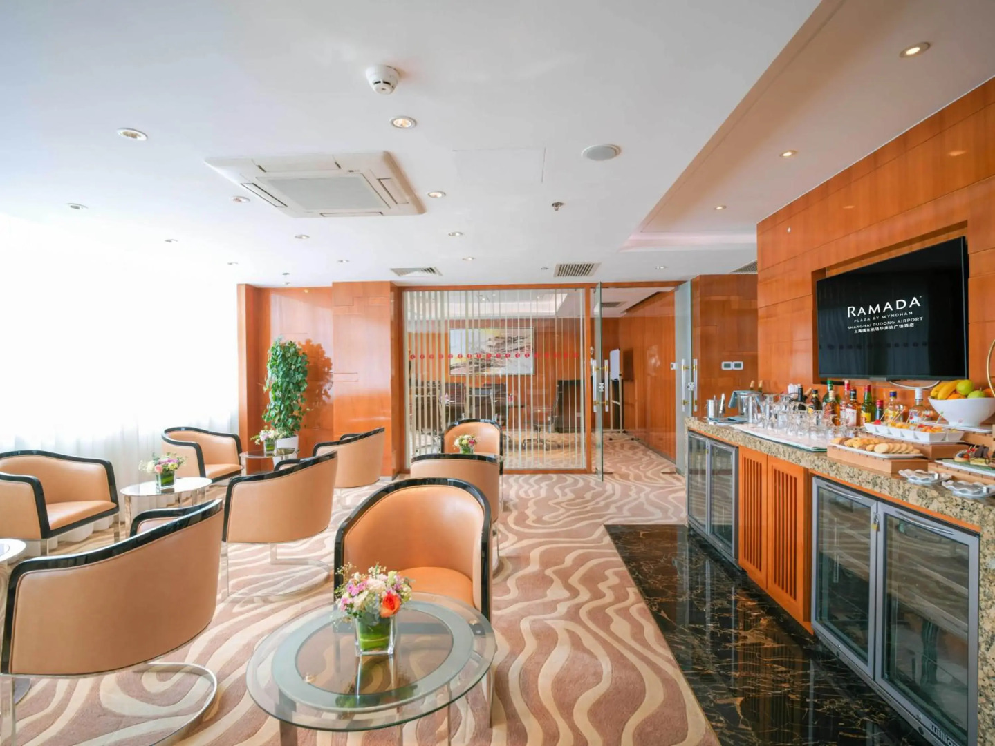 Отель Ramada Plaza by Wyndham Shanghai Pudong Airport