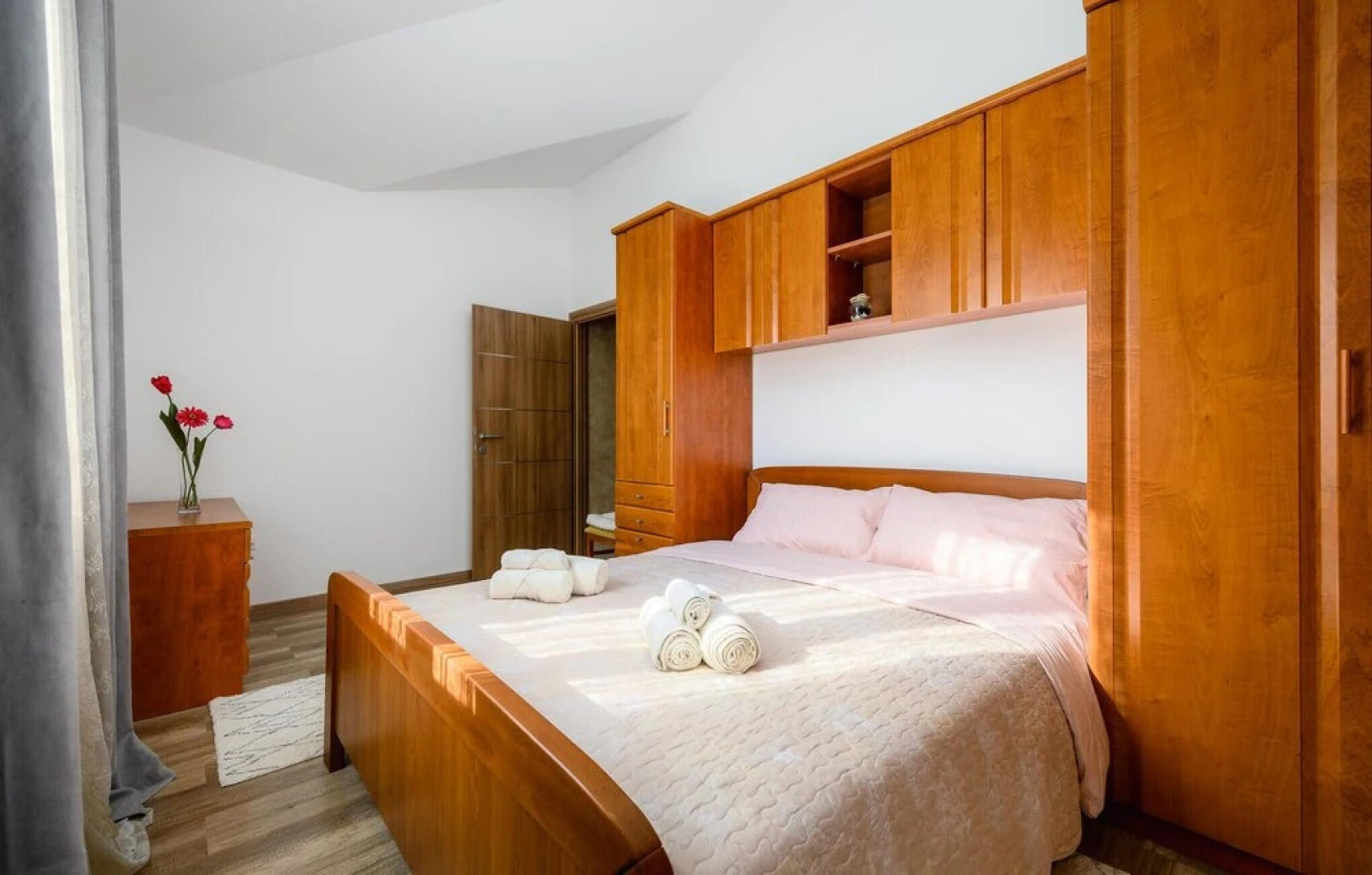 Amazing Home in Nova Vas With Wifi, 4 Bedrooms and Outdoor Swimming Pool