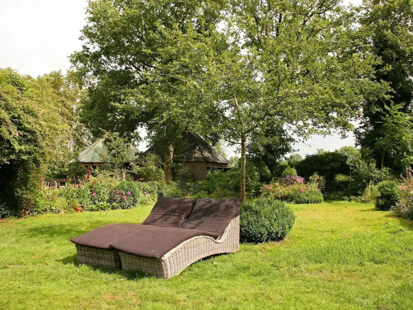 Secluded Farmhouse in Balkbrug with Hot Tub