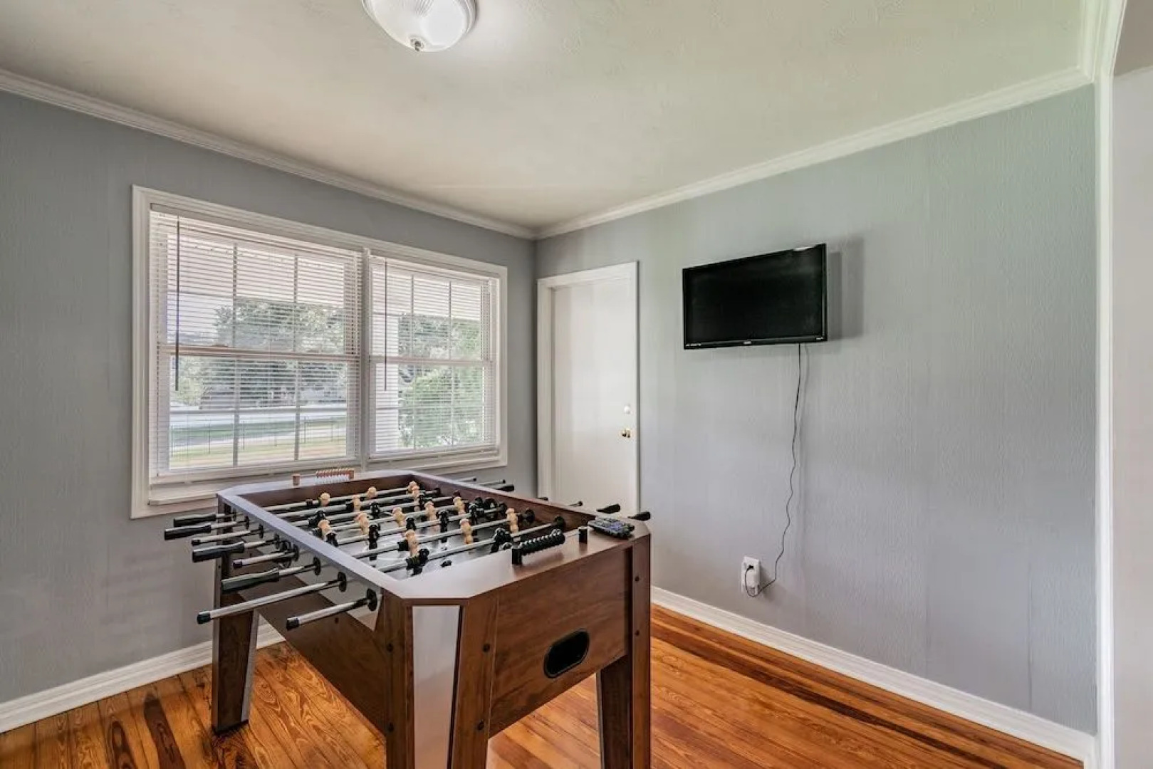 A Large Tropical 7 Bedroom Estate by RedAwning