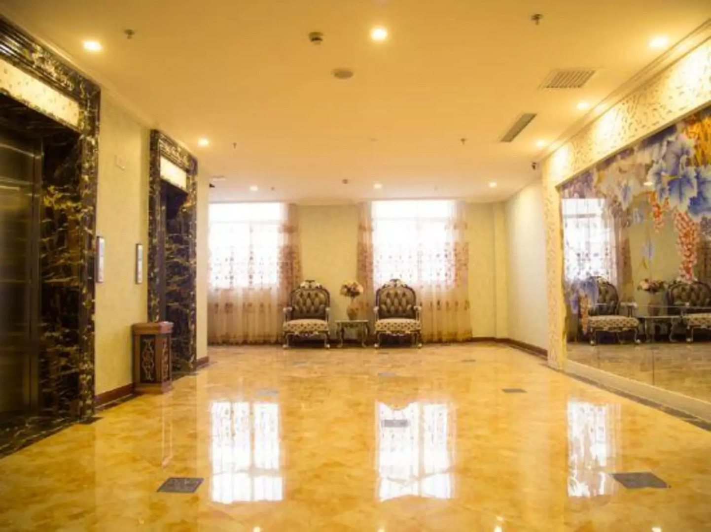 Friendship Peak Holiday Hotel