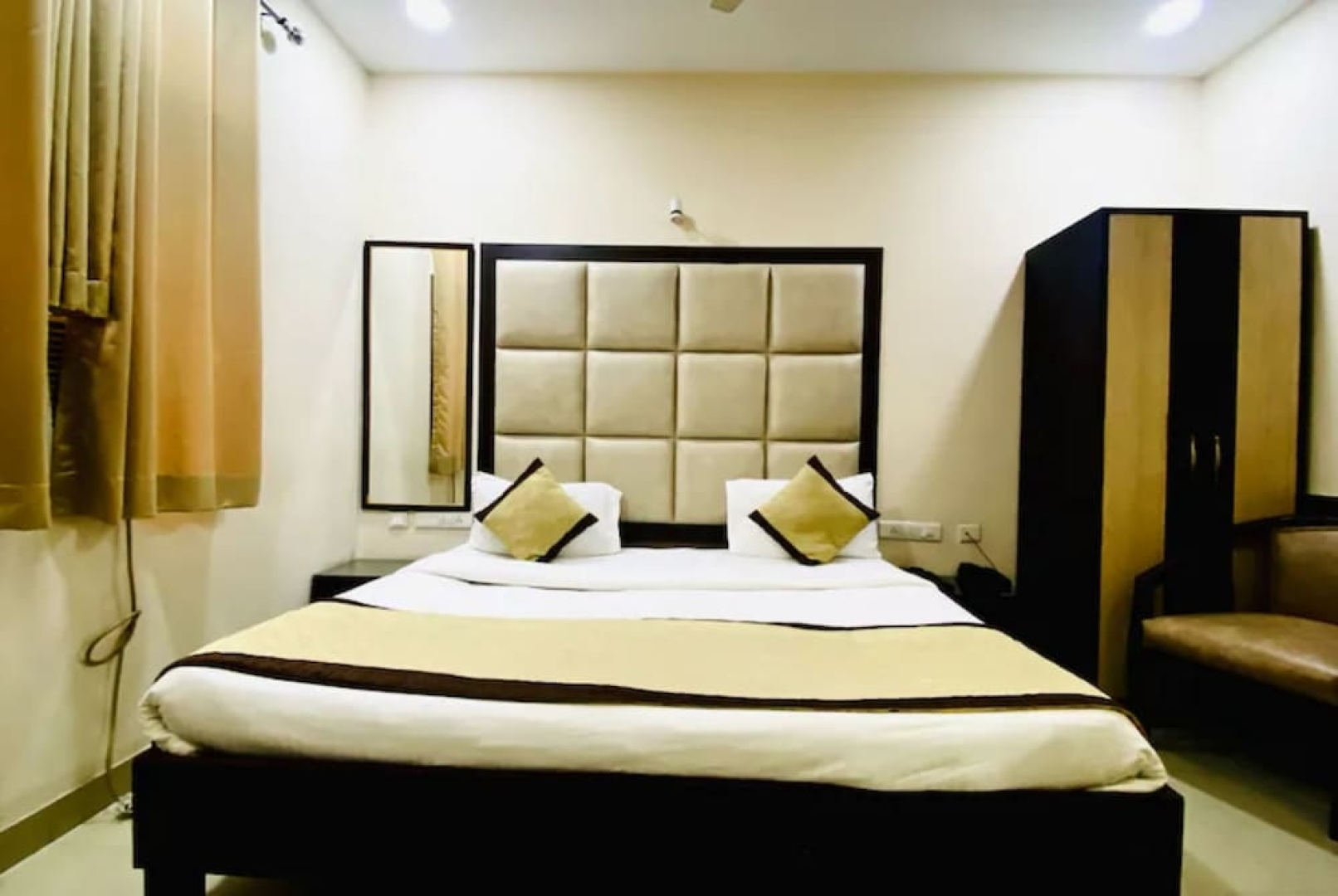 Goroomgo Pradeep Palace Gorakhpur