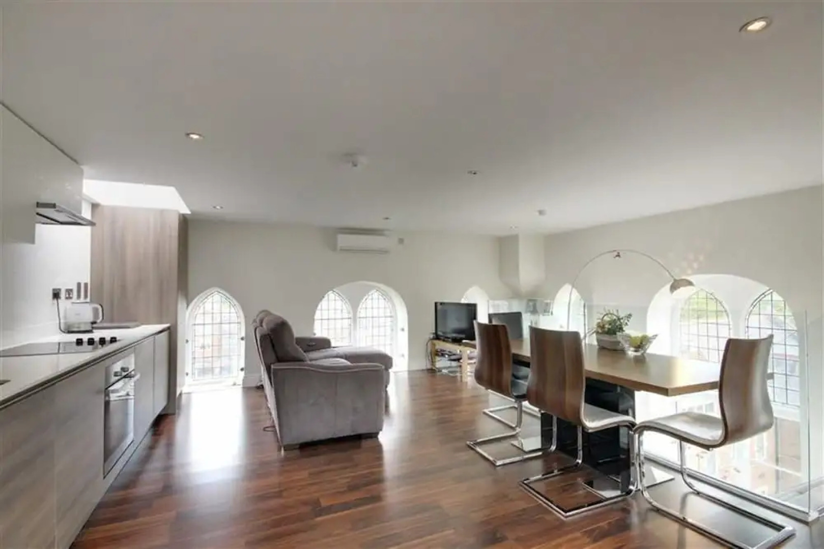 Luxury Apartment 20 min. from London