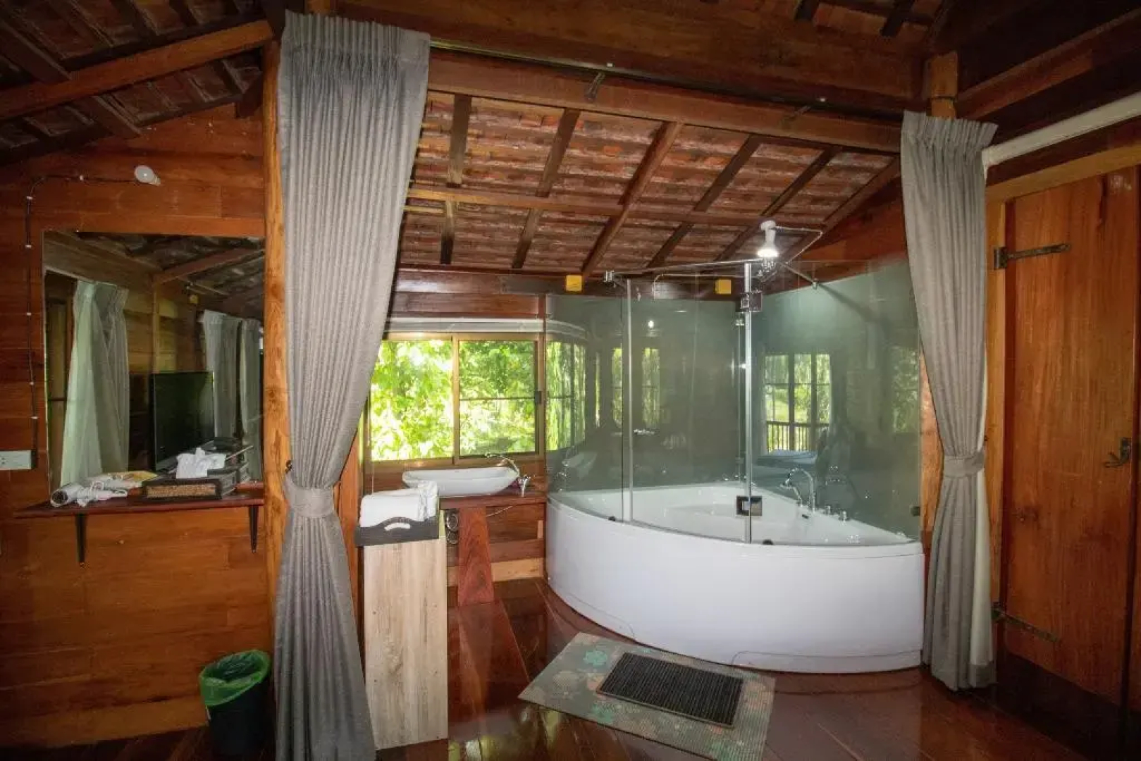 Royal Train Garden Resort By Zuzu