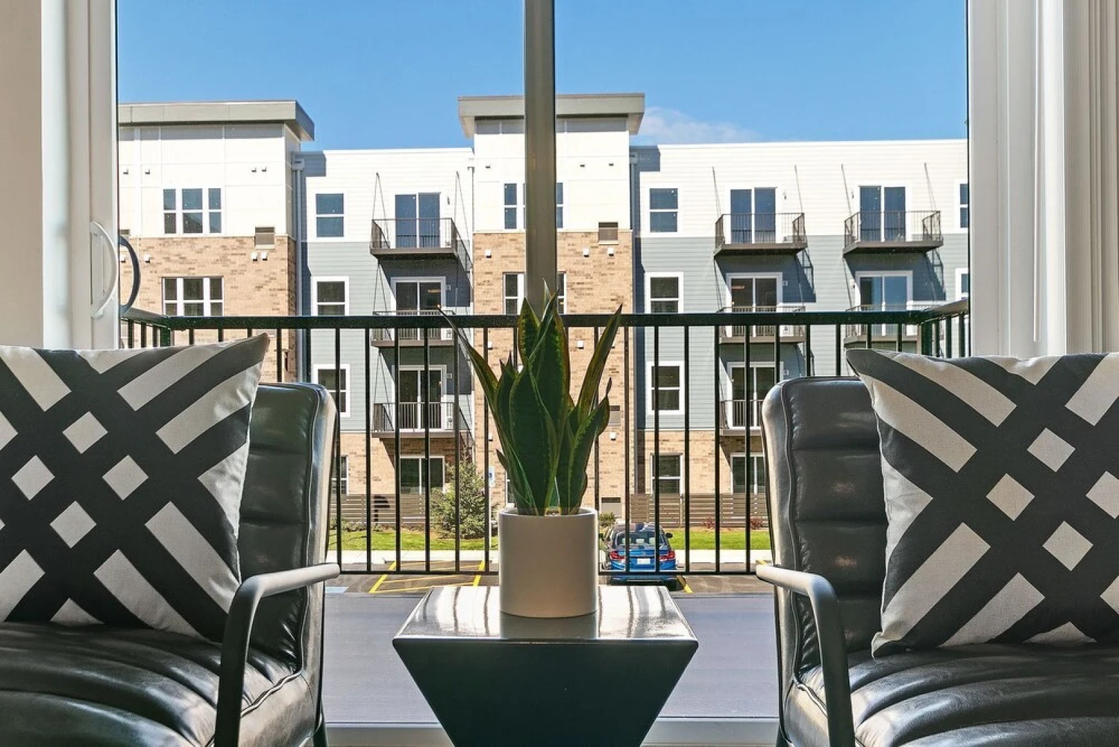 2BR Modern Living in Warrenville