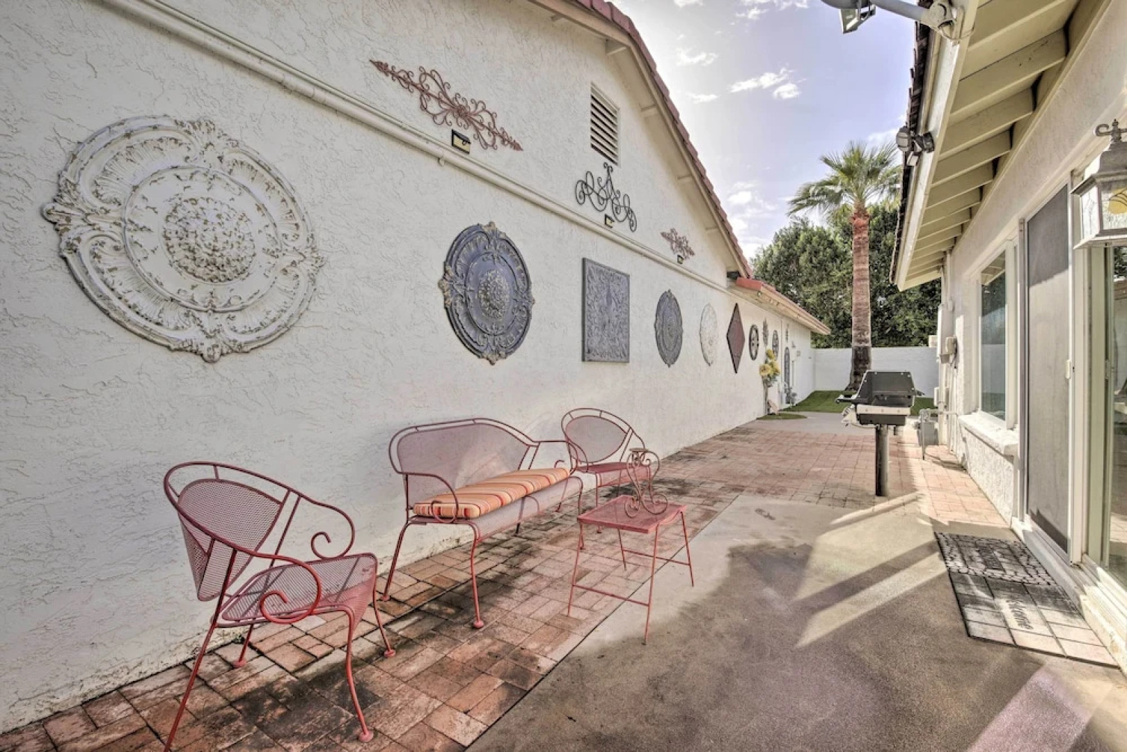 Sun Deck, Hot Tub & Kayak: Lakefront Tempe House
