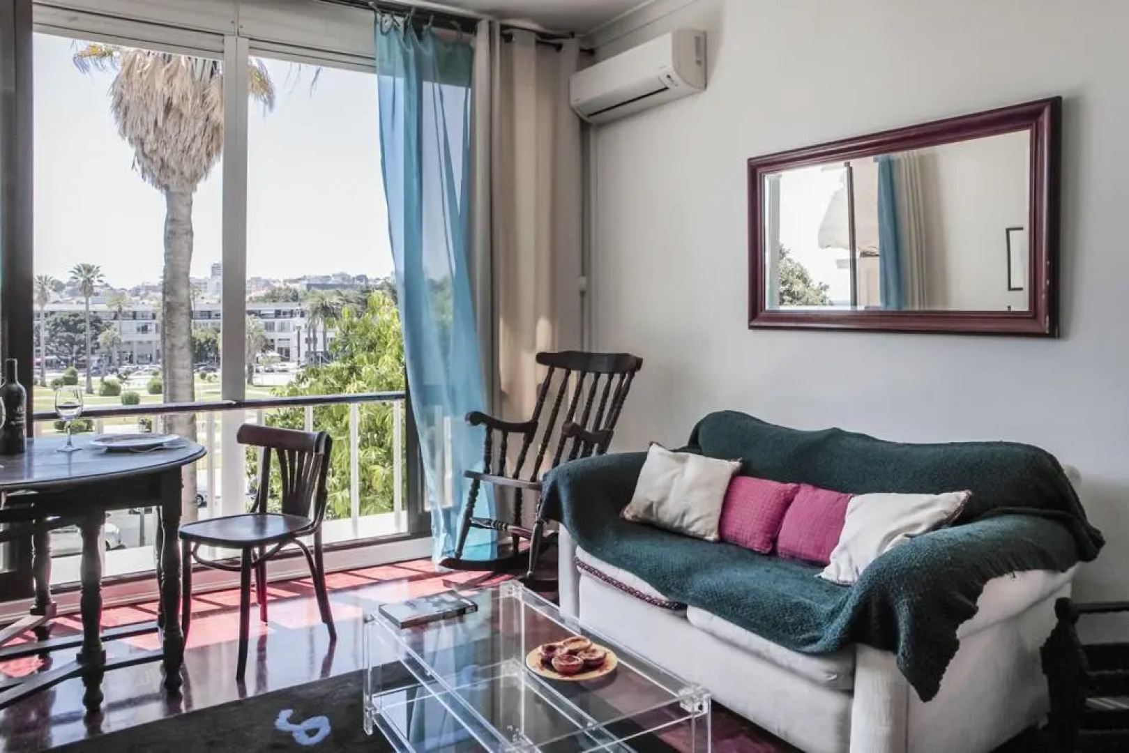 Rent4Rest Estoril Beachfront Apartments