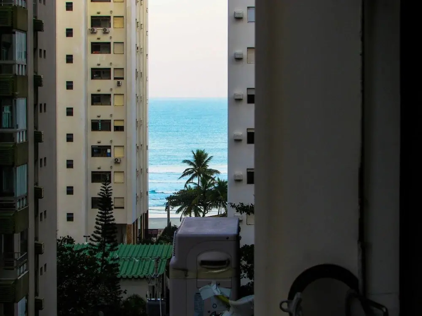Timo Apto a 200m - Praia das Pitangueiras Guaruj