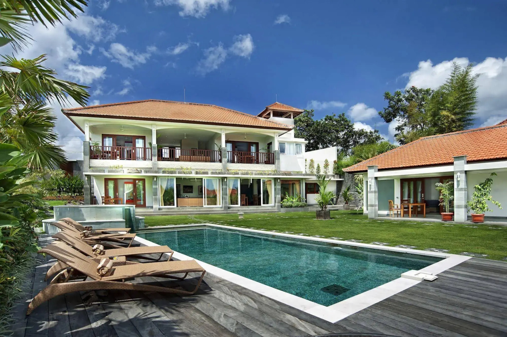 Villa Yenian by Villa Finder