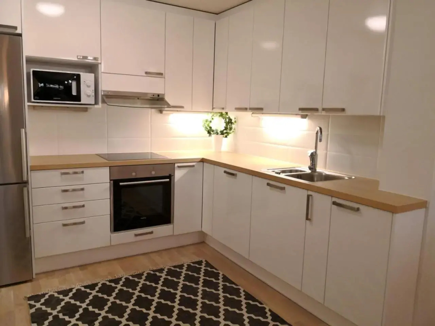 Charming Pine View Apartment