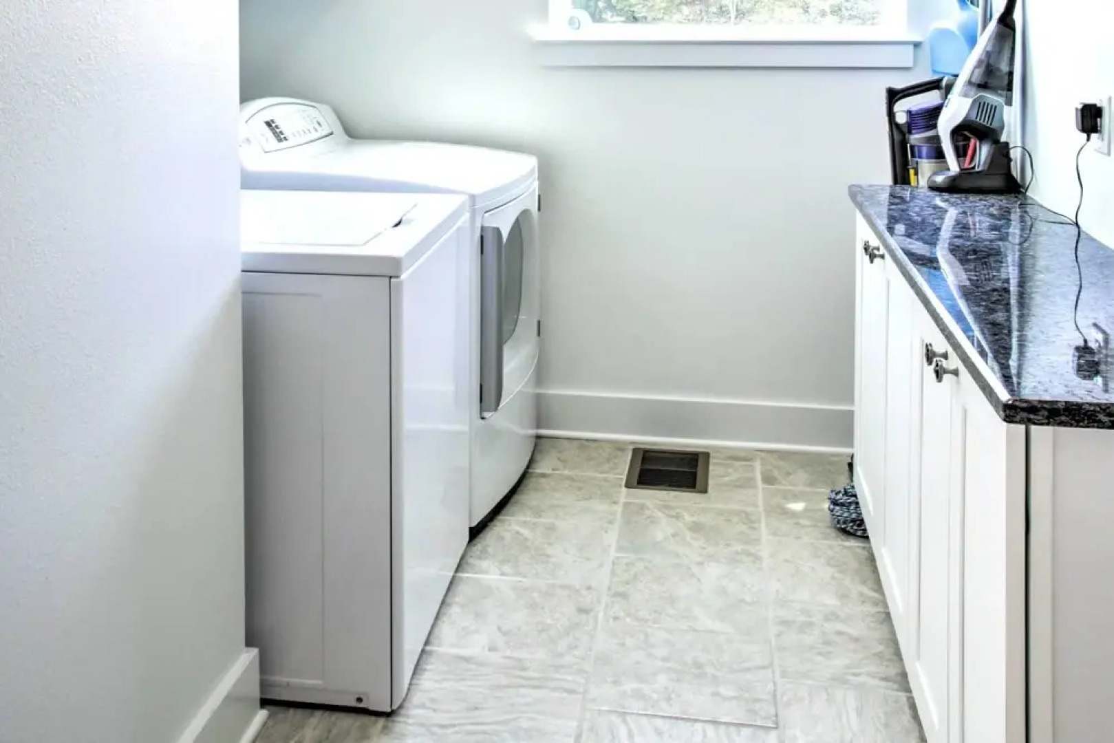 Waveland Abode w/ Patio, Walk to Beach!