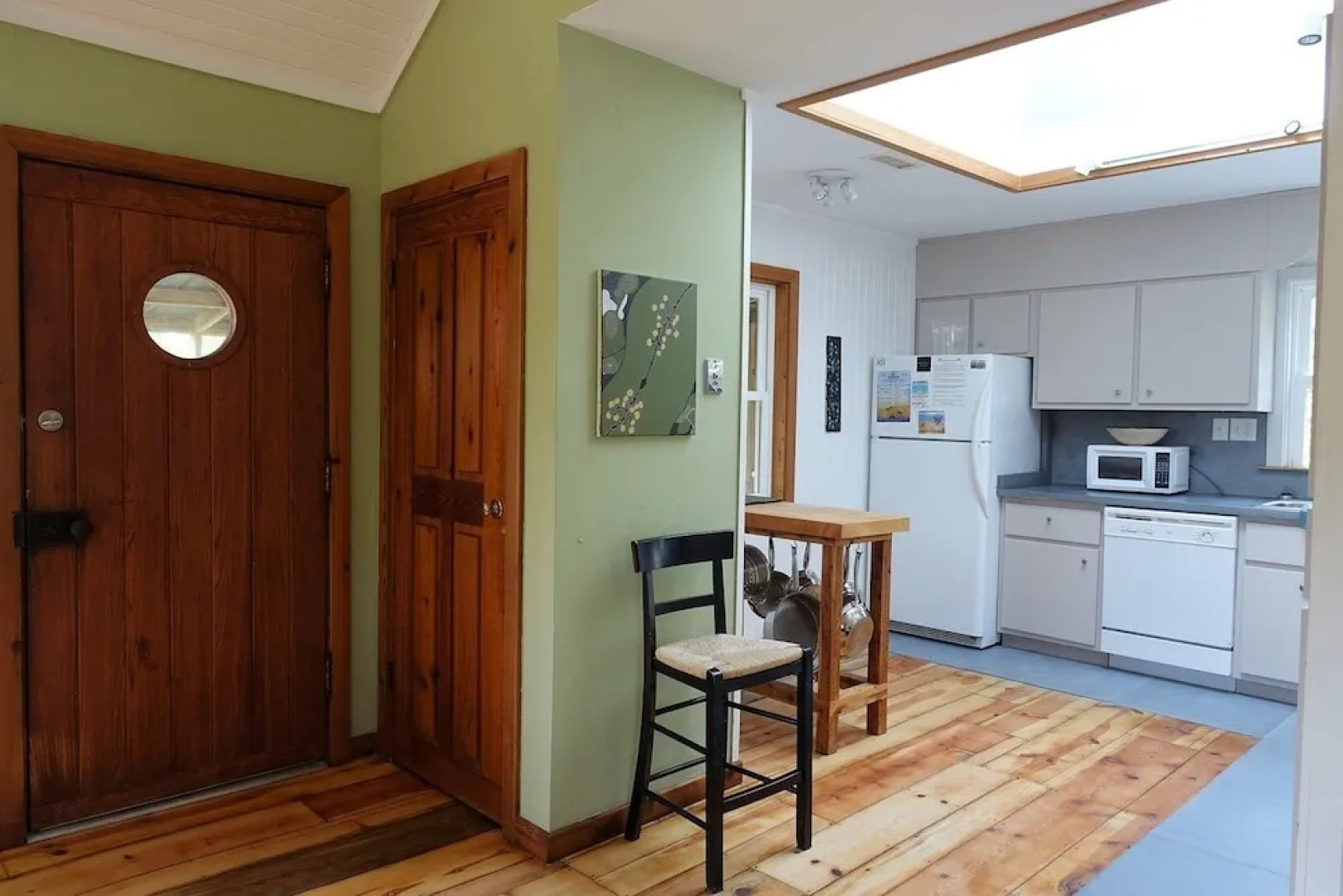 A Cat Named Vivian 3 Bedrooms 2 Bathrooms Home