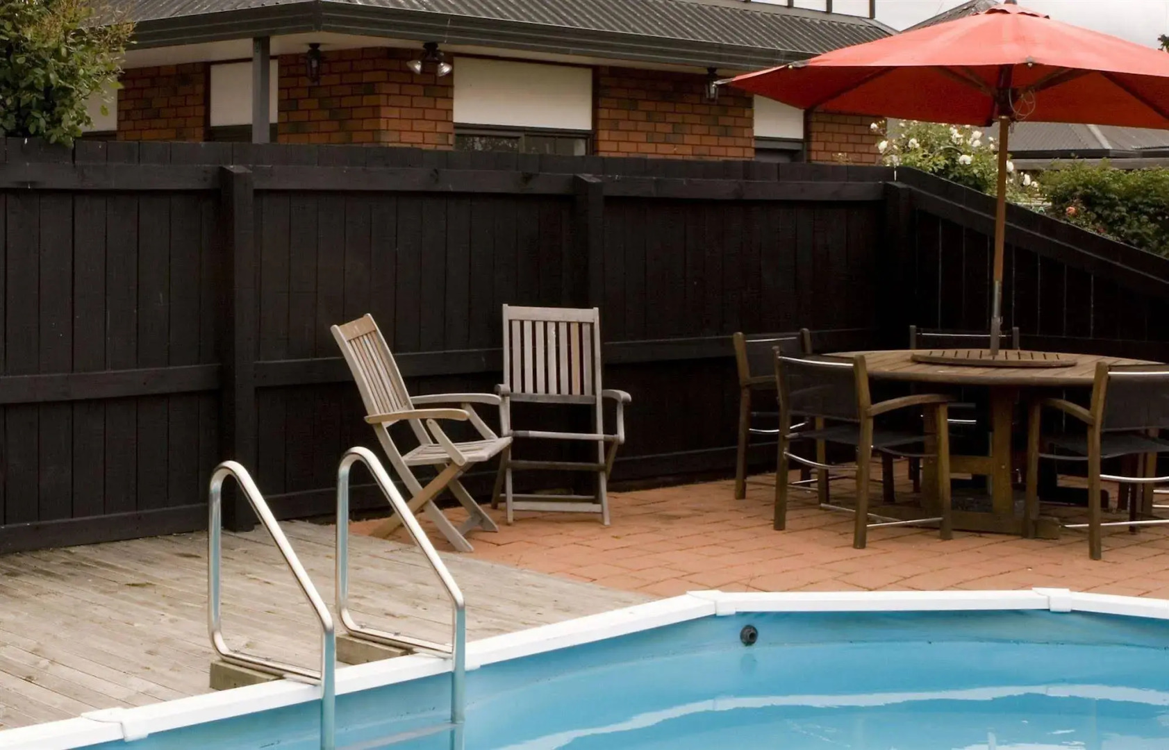 Knightsbridge Court Motor Lodge