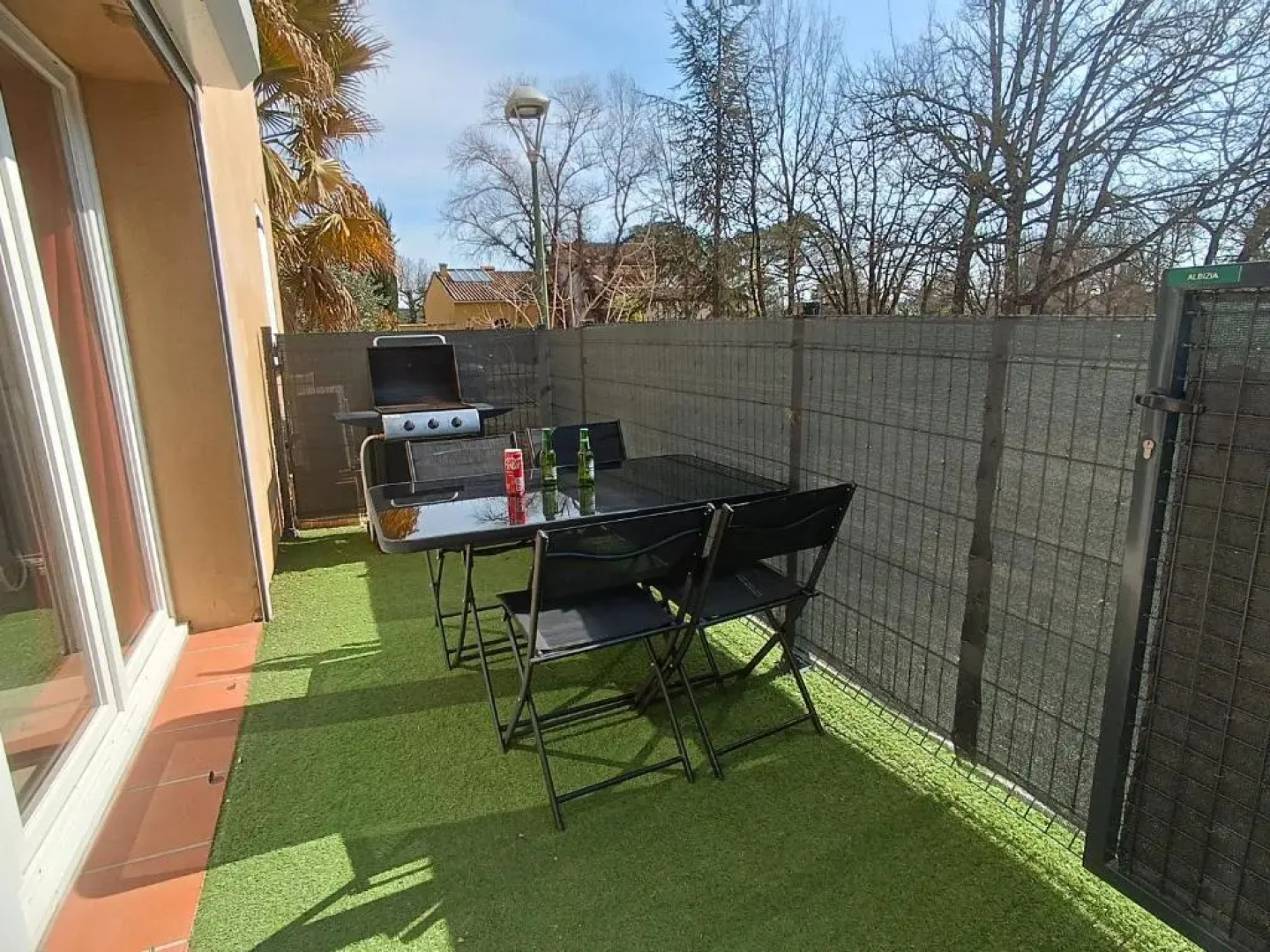 Superbe appartement F2 neuf : terrasse, barbecue.