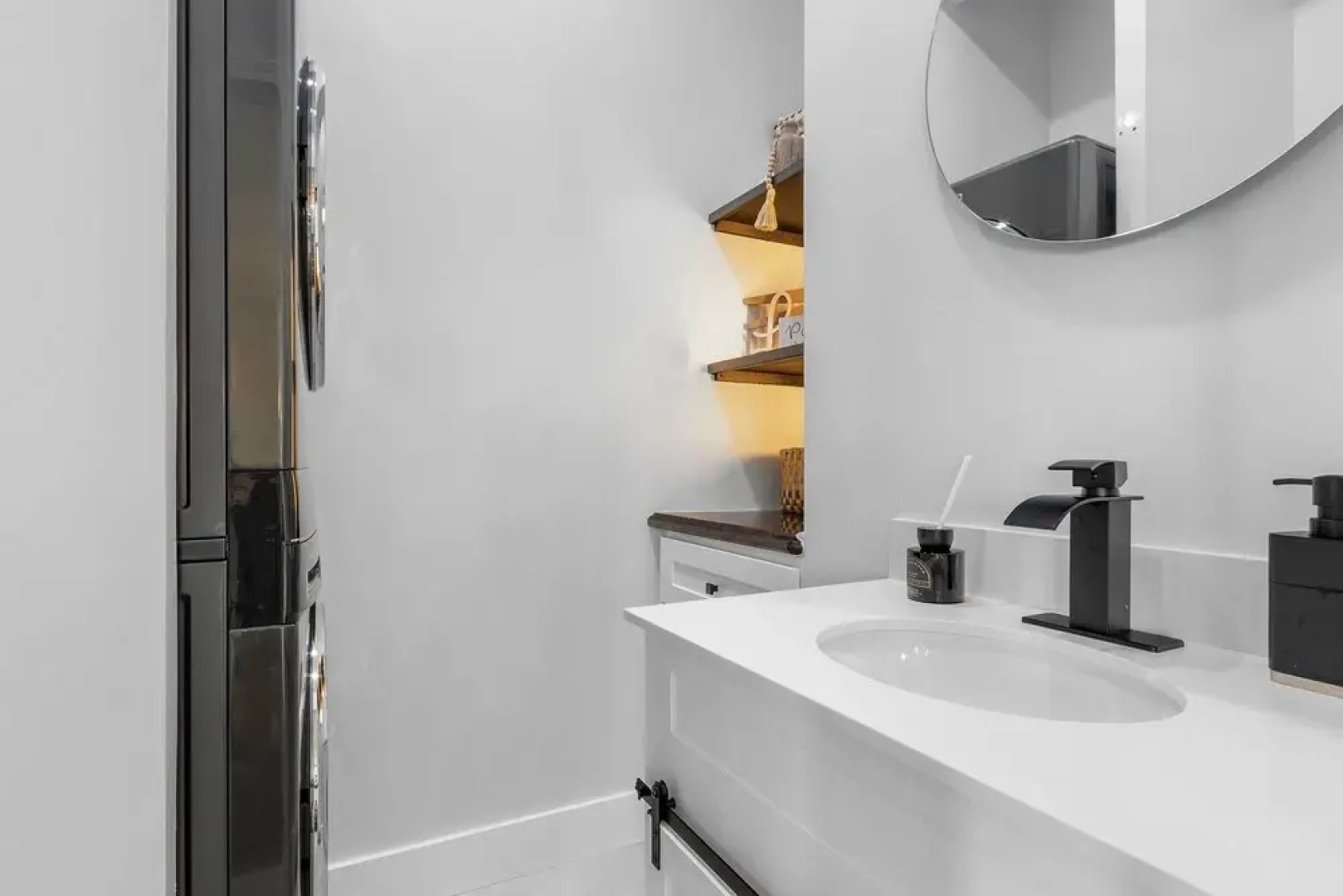 Hiking On-site: Mtn-view Burnsville Condo!