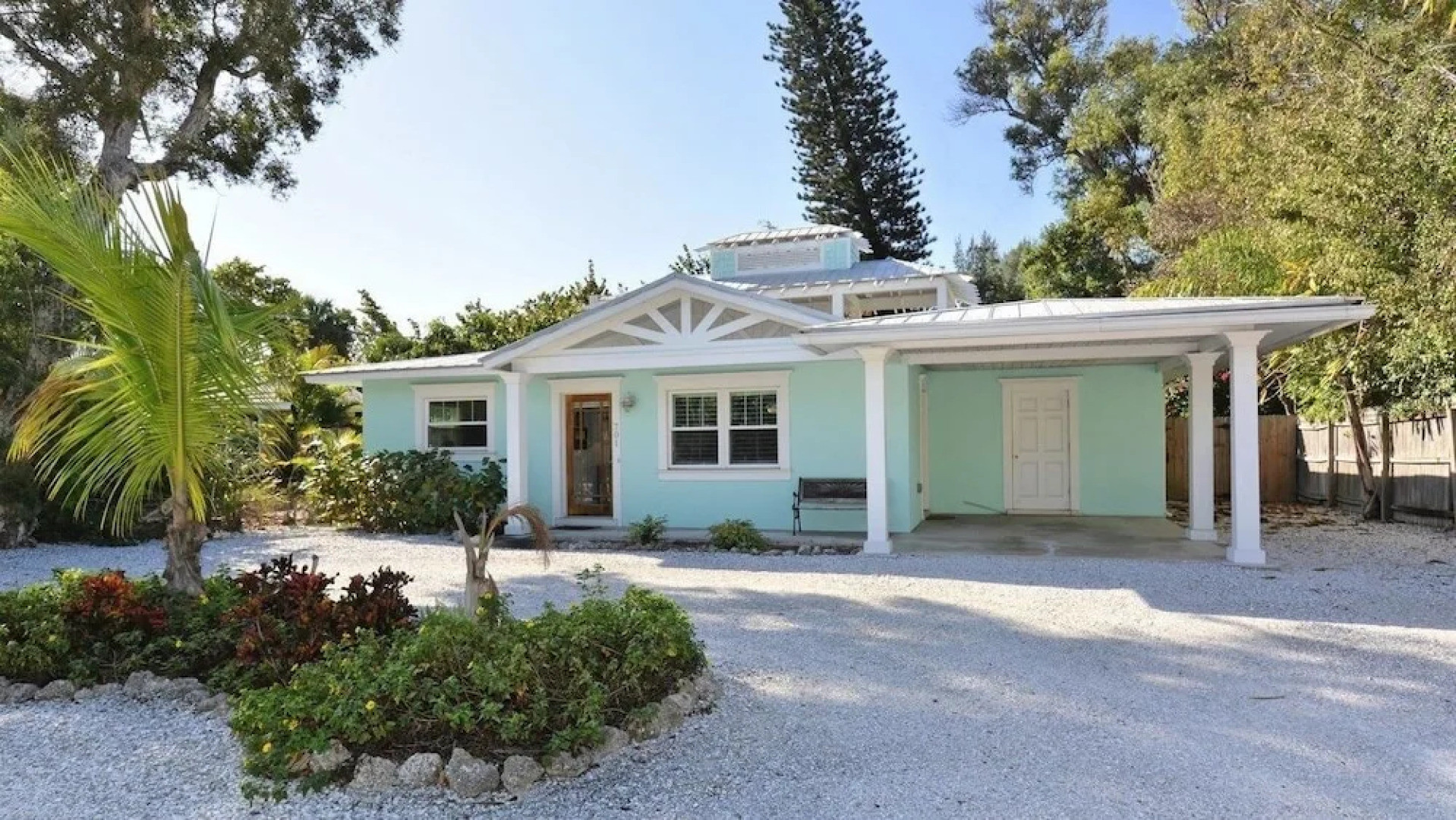 The Lady Fish 3 Bedroom Home by RedAwning