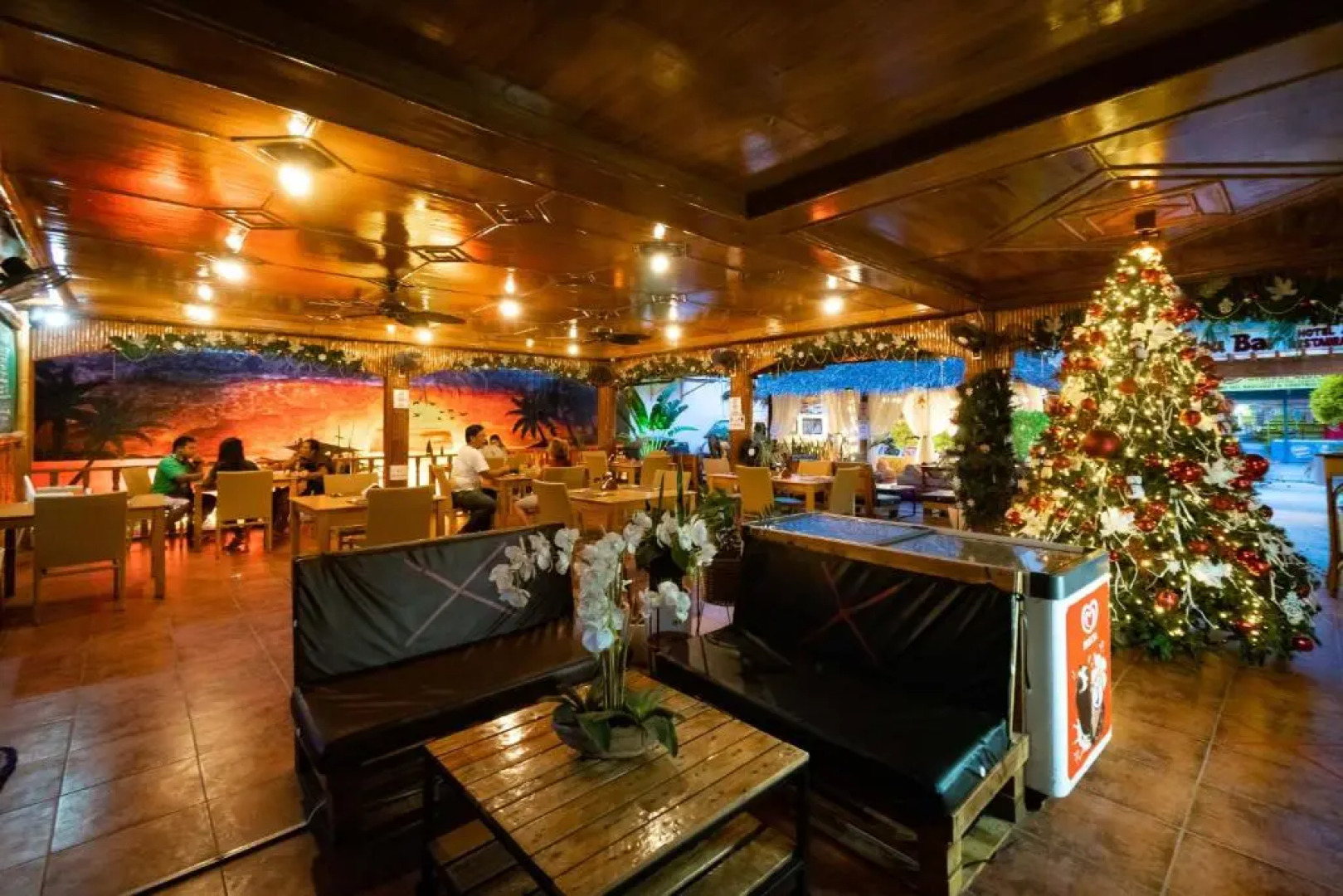 Coucou Bar Hotel and Restaurant