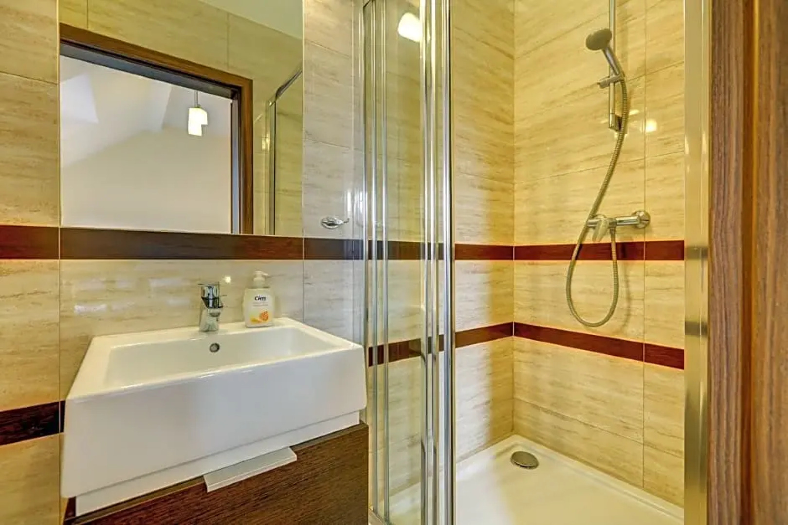 POD DEBEM Kompleks Zeglarsko-Rekreacyjny