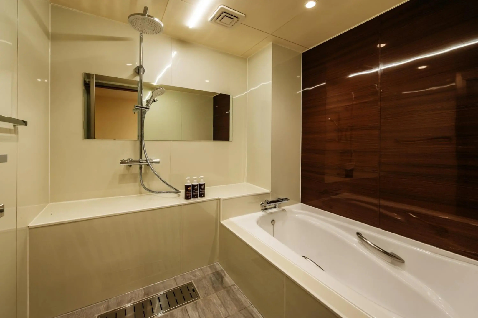 Kanucha Bay Hotels & Villas