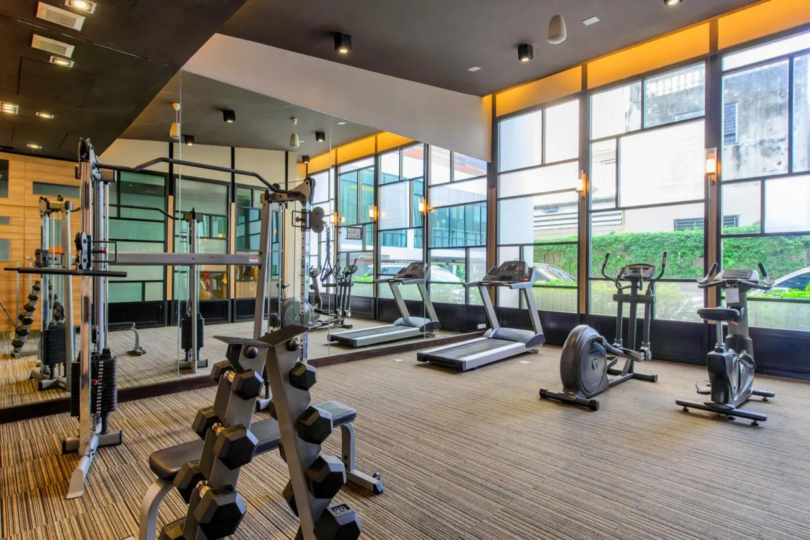 Отель Mida Hotel Ngamwongwan