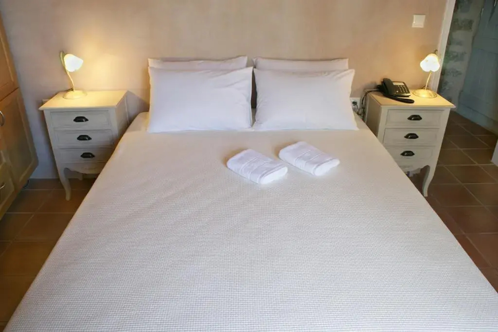 To Karavi Guesthouse