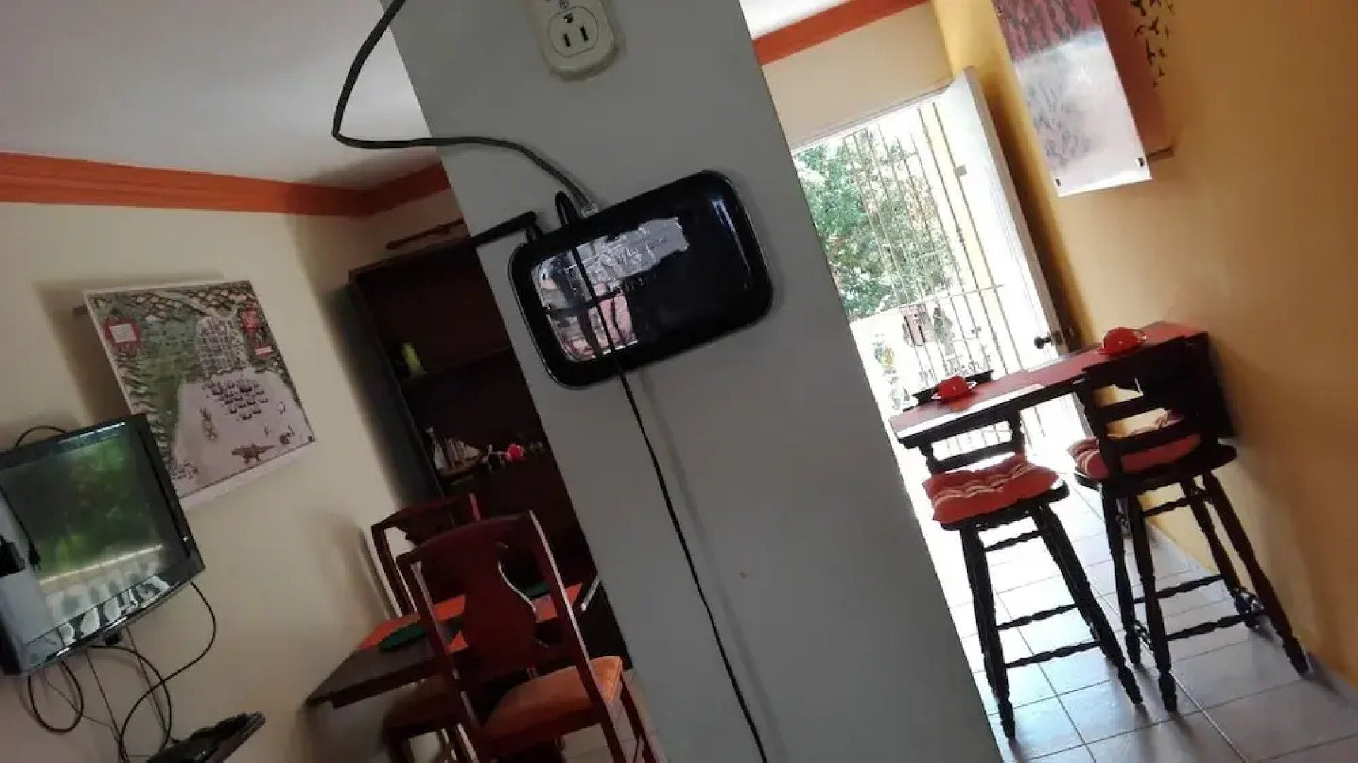 Bright and Youth Condo With hot Water