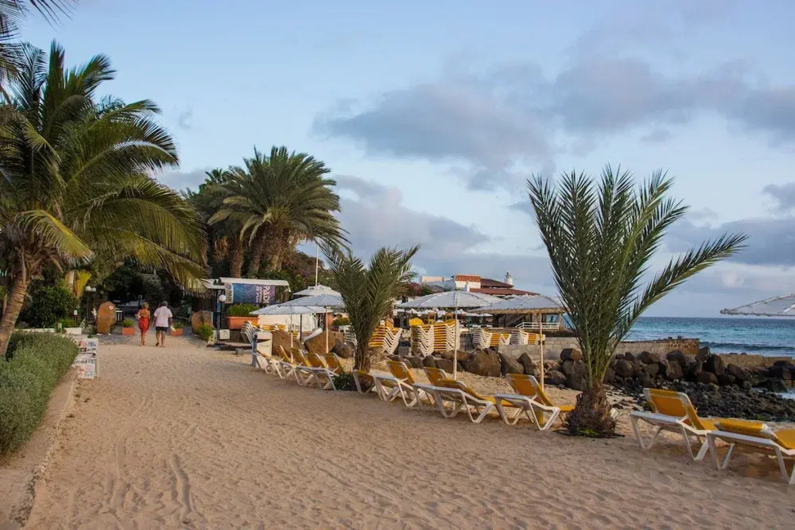 AJP Holidays - Porto Antigo 2 Beachfront Apartment