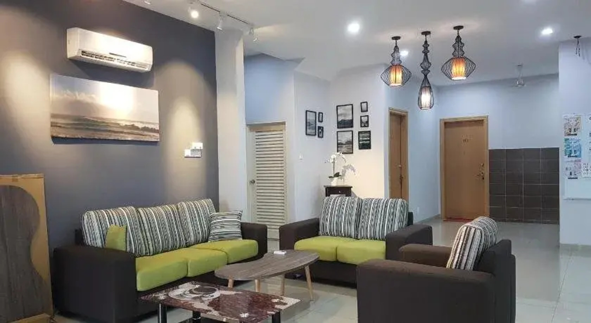 White House Homestay