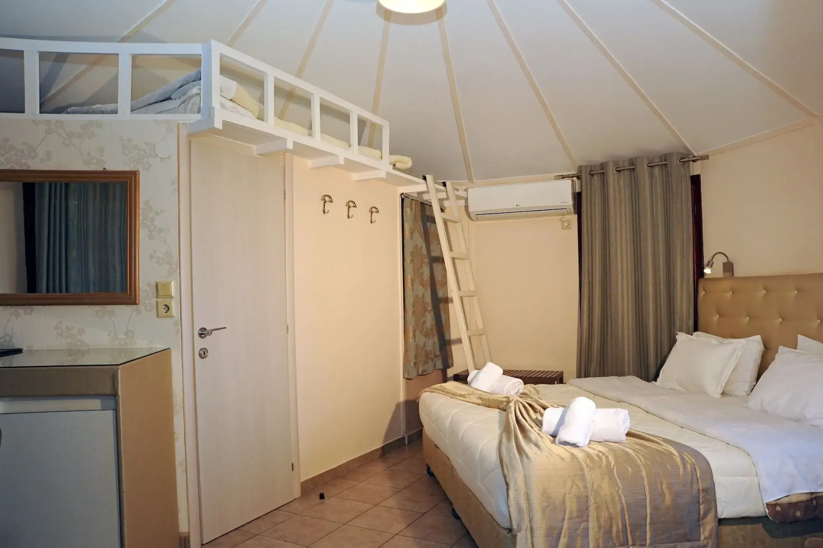 Chrissa Camping Rooms & Bungalows