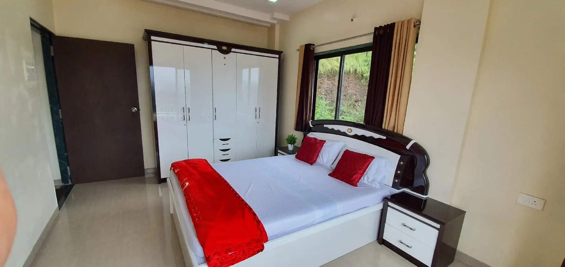 Valley Nest Service Apartment