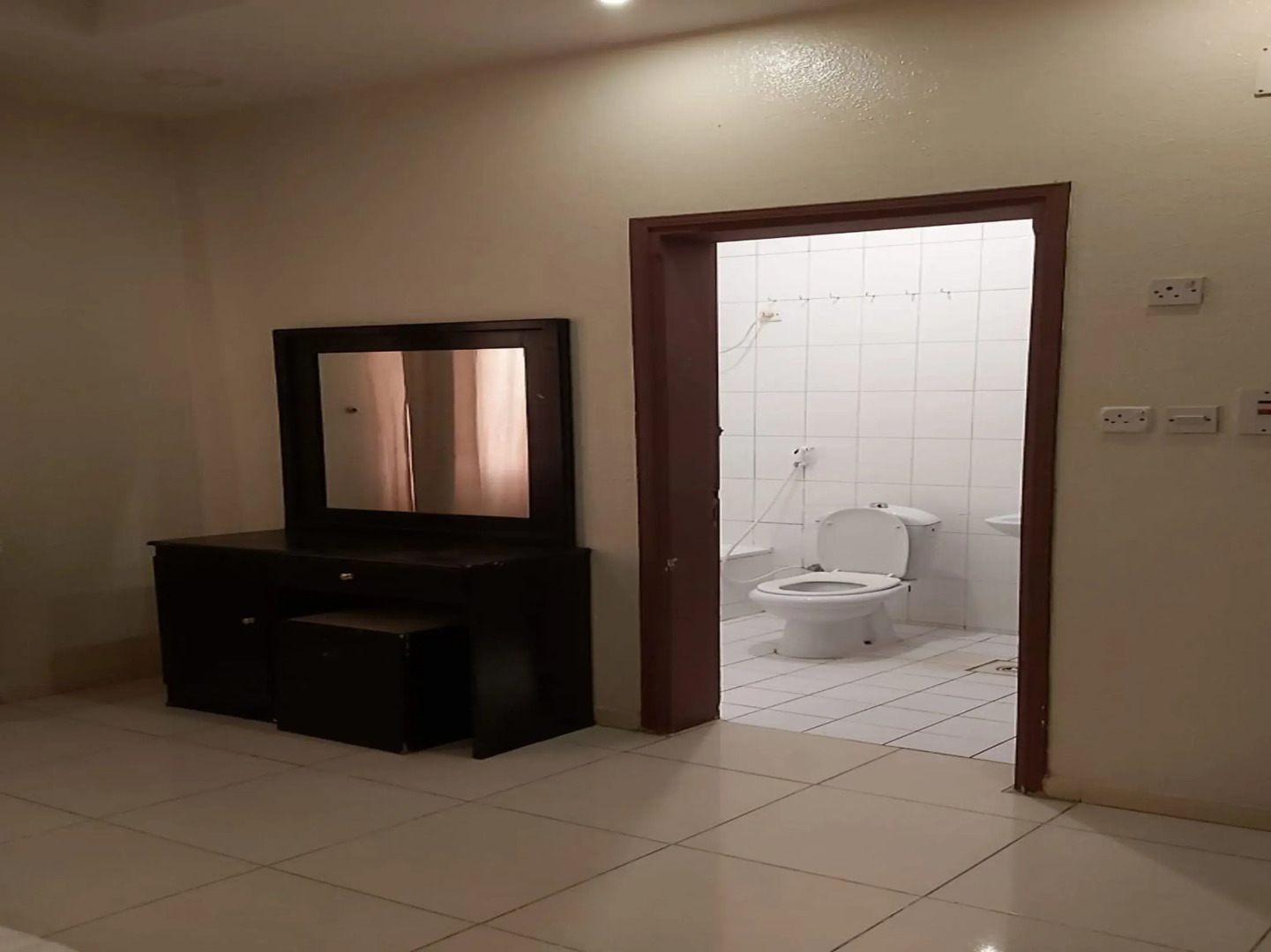 OYO 537 Dahtham Furnished Units