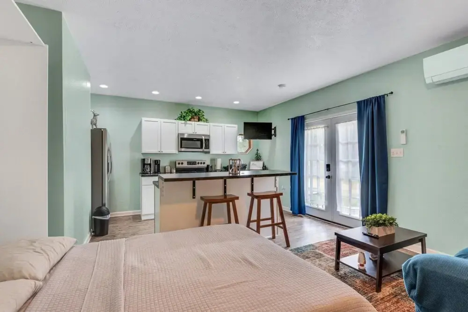 Quiet And Comfy Studio Apartment In South Bend, Minutes From Notre Dame! Pet Friendly! Apts