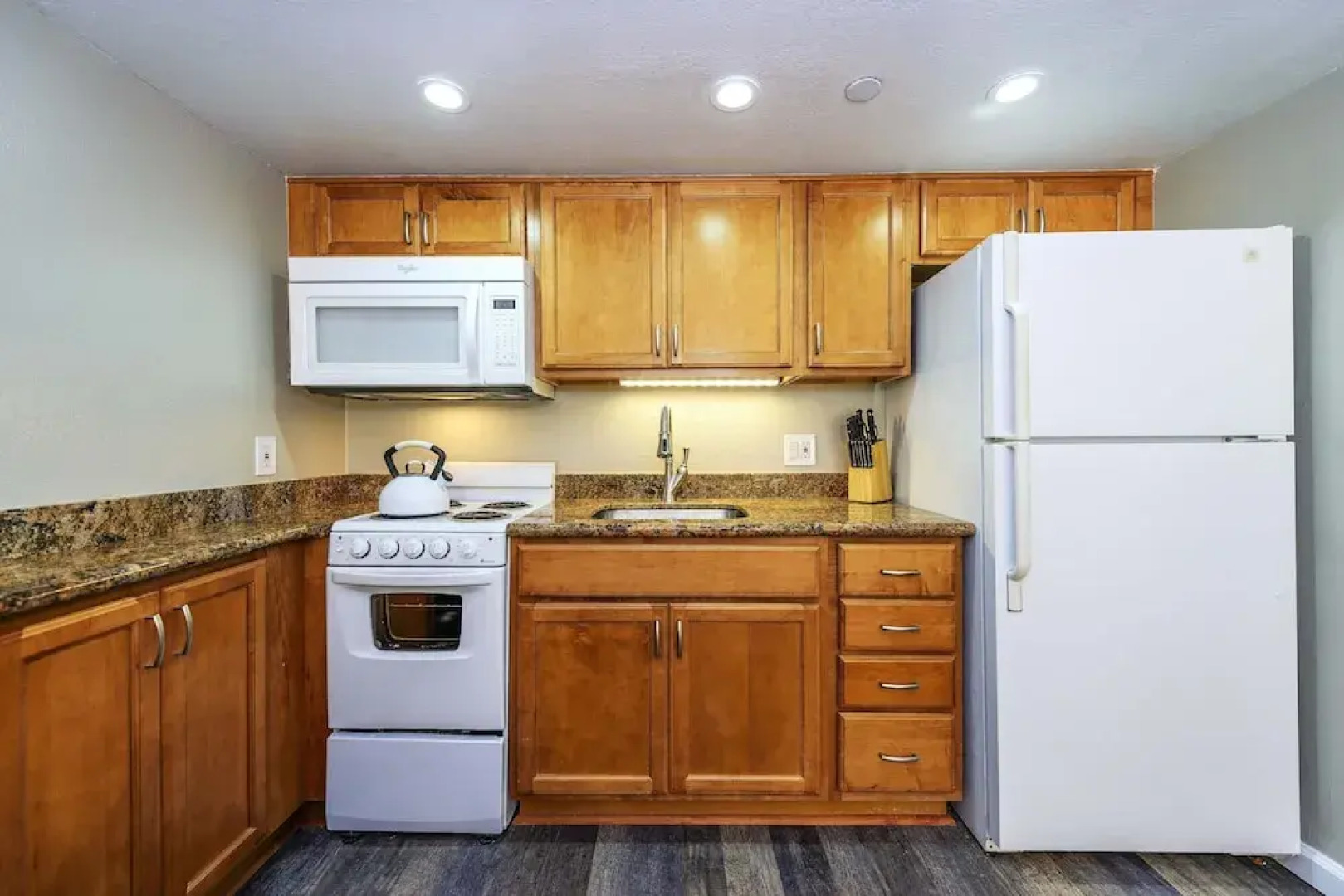 Royal Kahana 119 Studio Studio Bedroom Condo by RedAwning