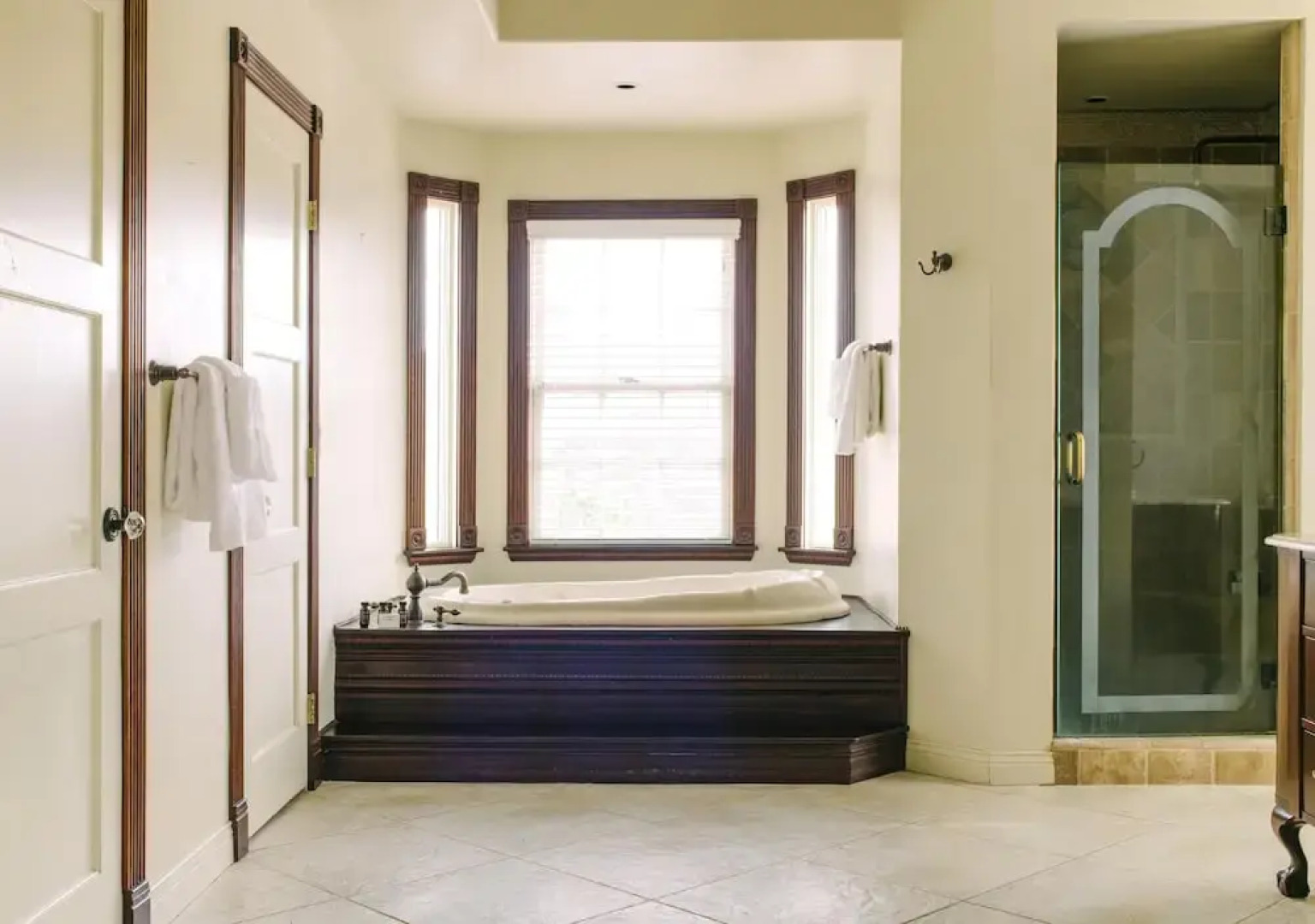 Warhol by AvantStay | Estate w/ Wine Cty Views | Sleeps 28!